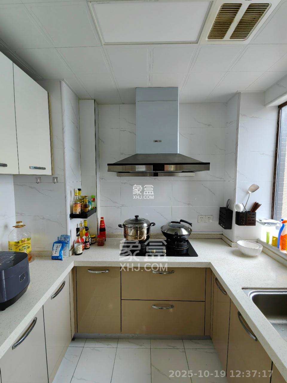 紫鑫御湖湾  4室2厅2卫    2300.0元/月 紫鑫御湖湾  4室2厅2卫    2300.0元/月室内图