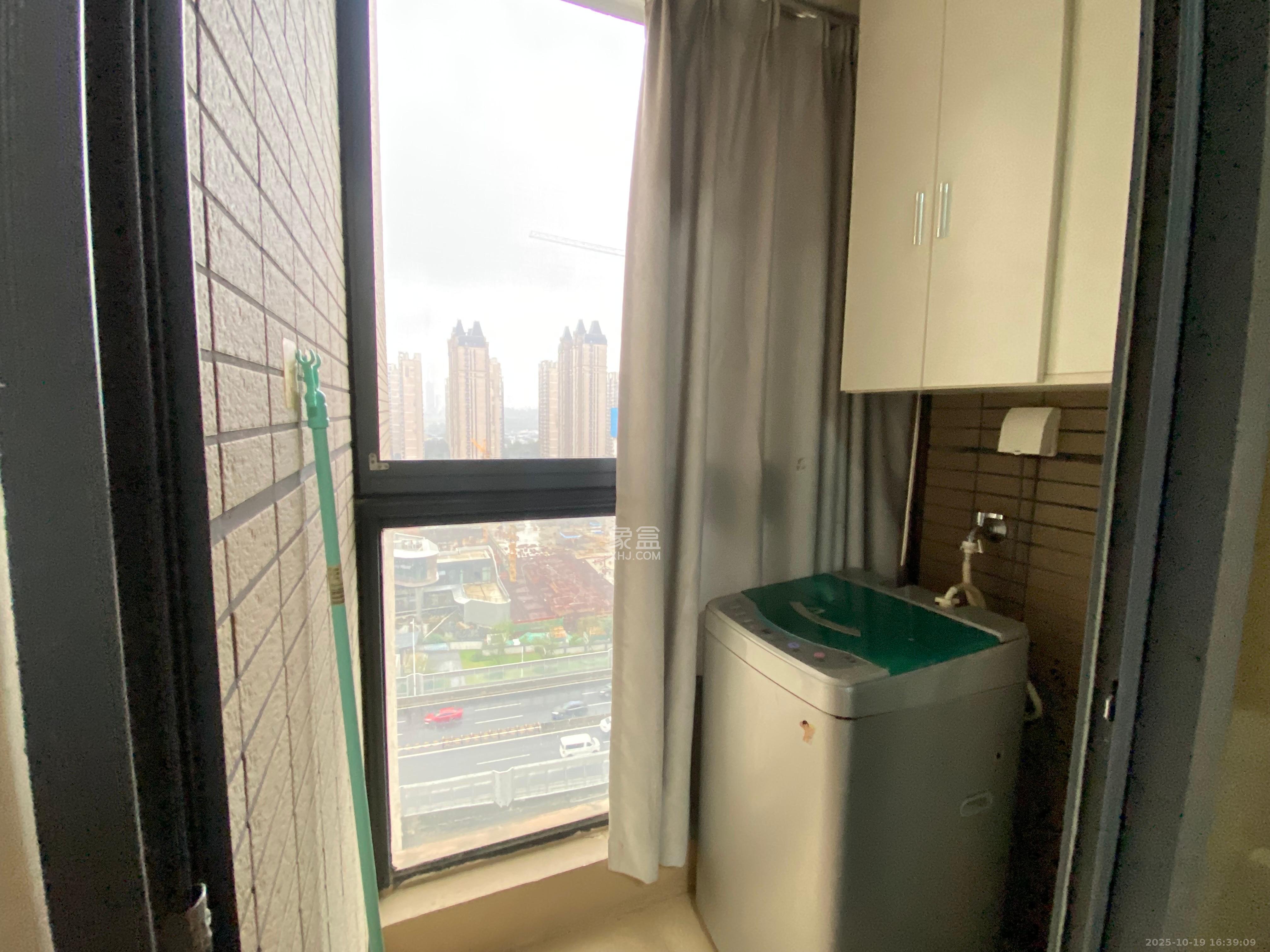 藏珑湖上国际花园  1室1厅1卫    1800.0元/月室内图