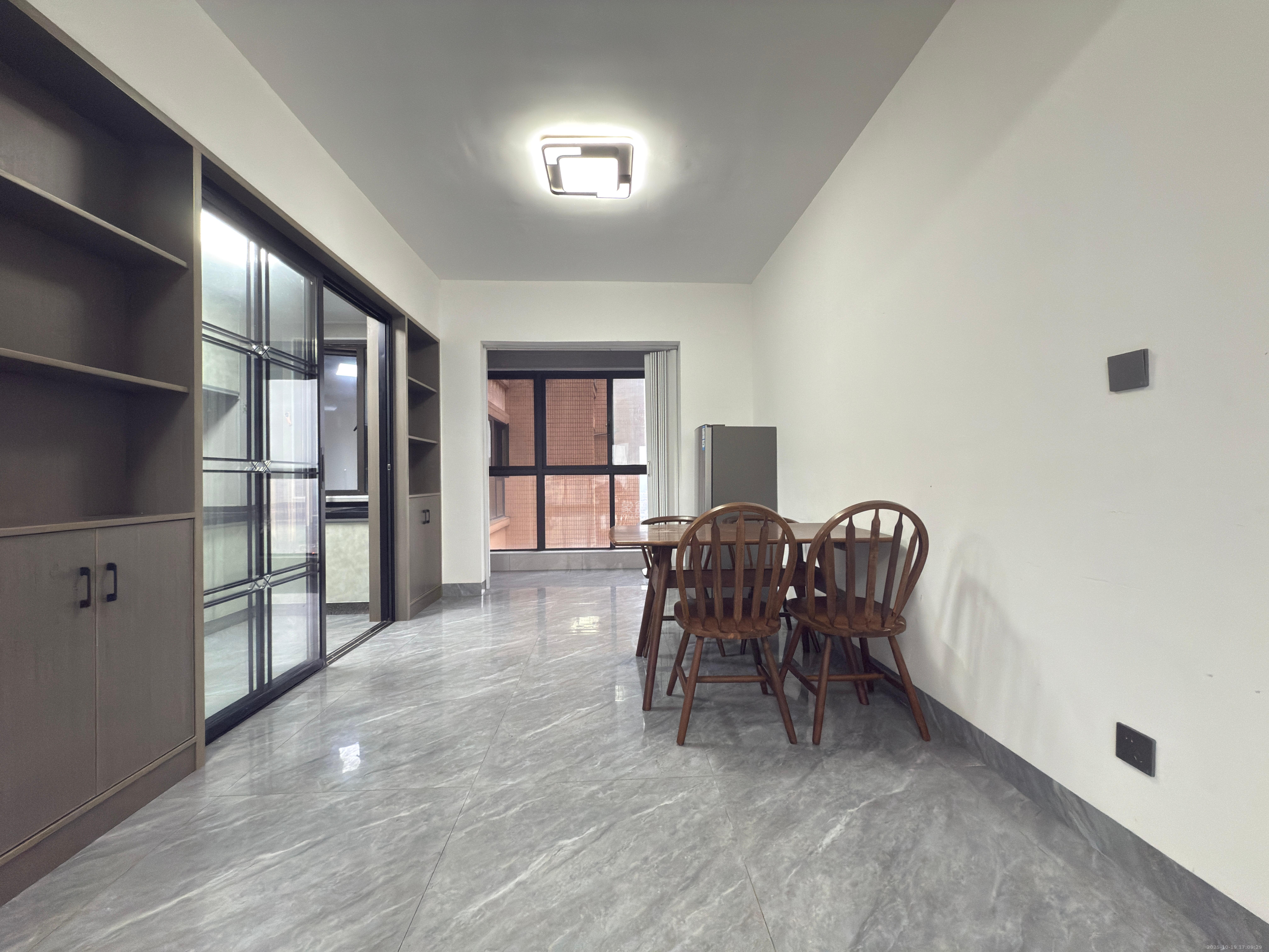 润和又一城  3室2厅2卫    2200.0元/月室内图