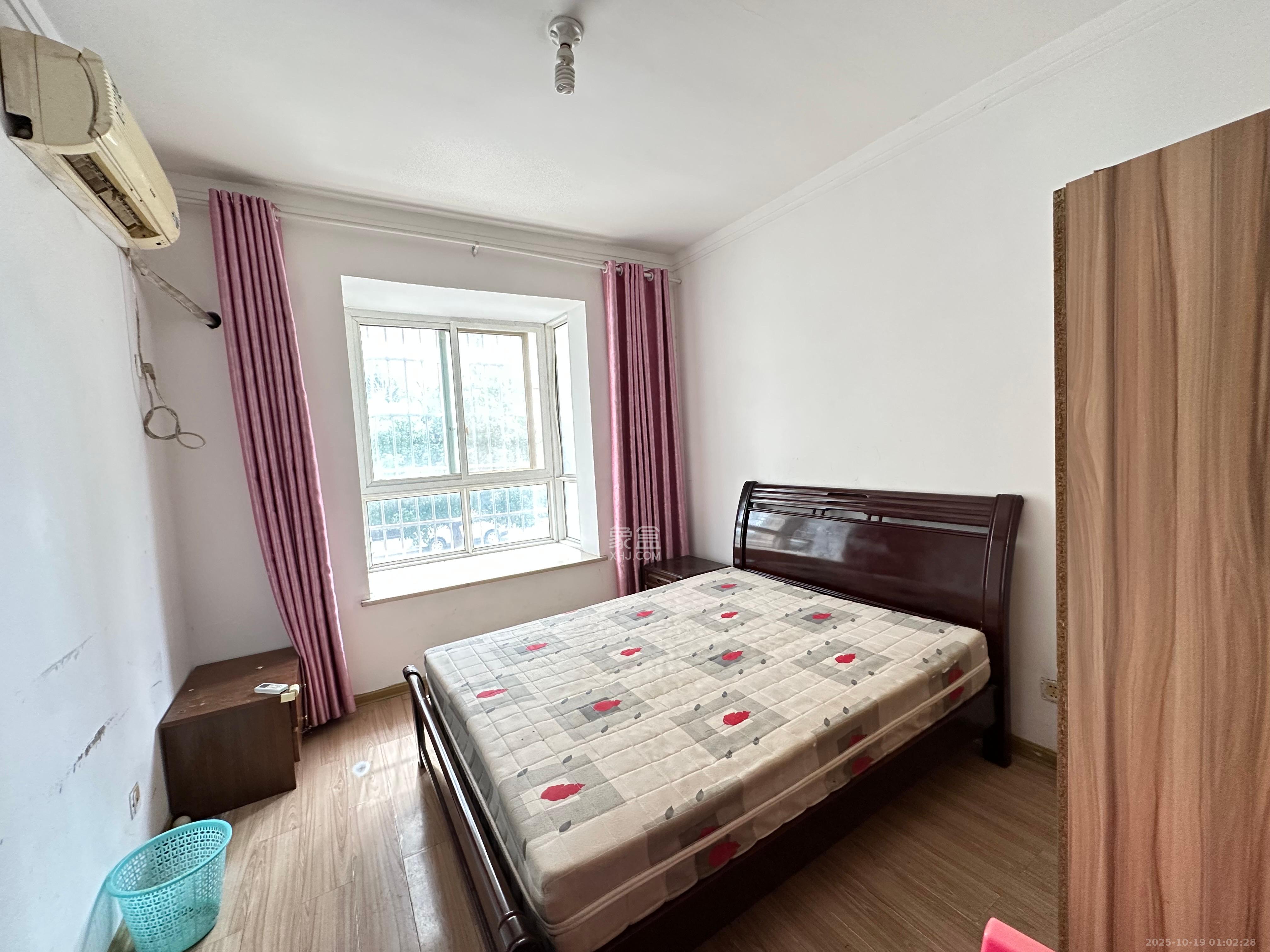 鄱阳小区  3室2厅1卫    1300.0元/月 鄱阳小区  3室2厅1卫    1300.0元/月室内图