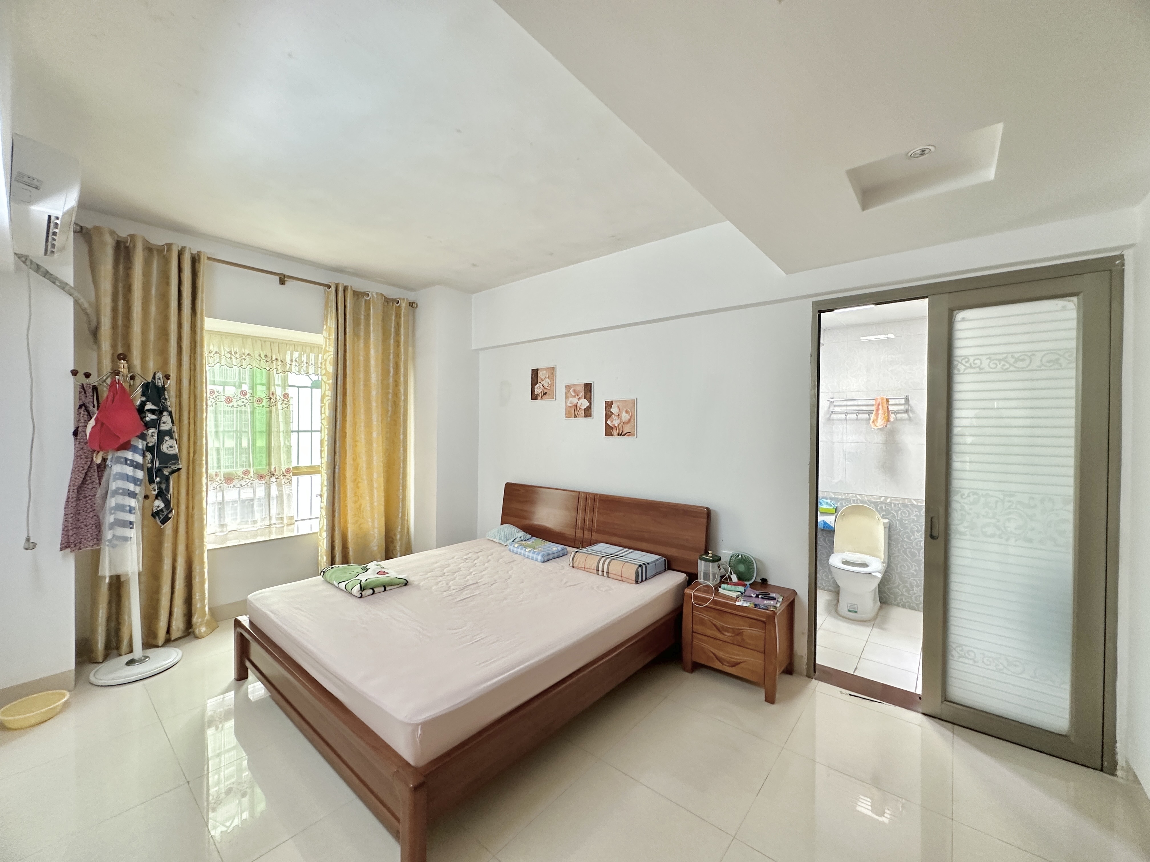 山高经典（山高村）  3室1厅2卫    70.0万客厅