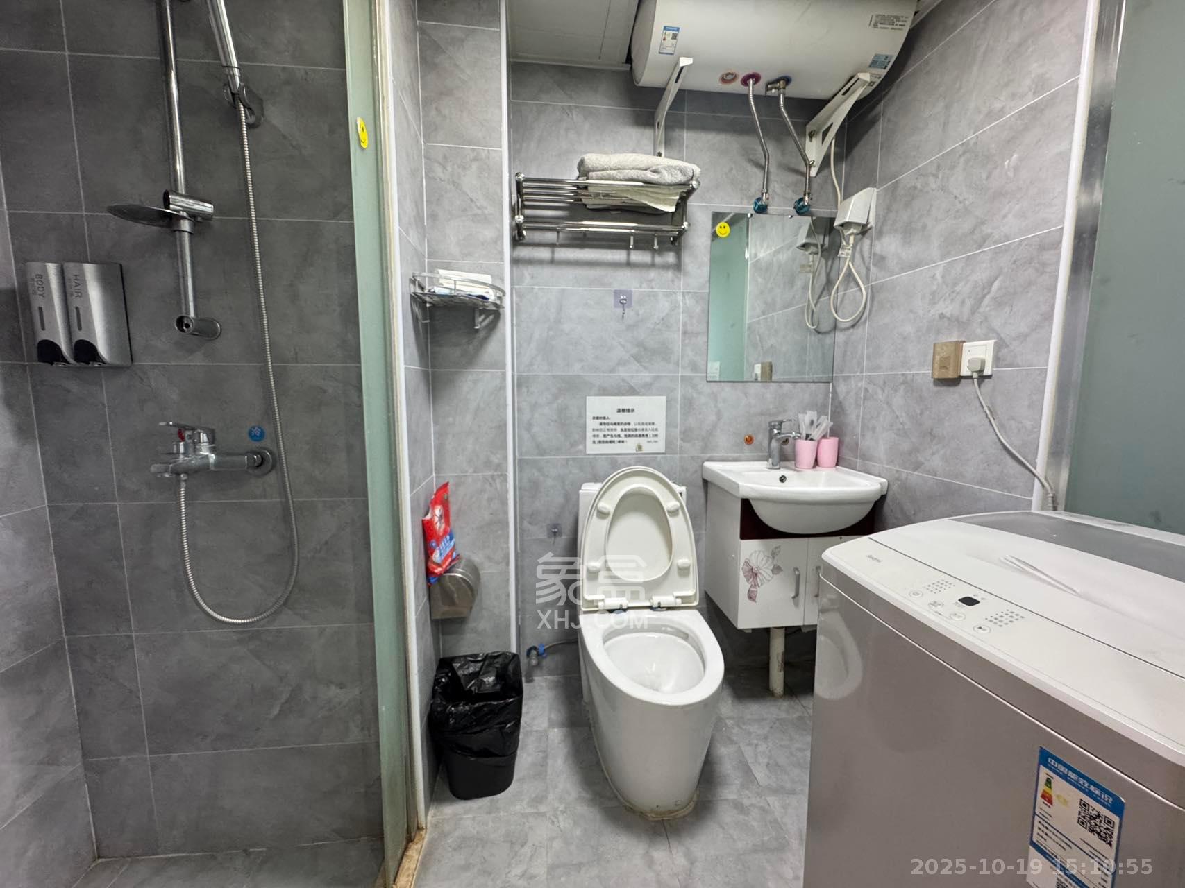 荣悦台 1室1厅1卫 2100.0元/月 荣悦台 1室1厅1卫 2100.0元/月室内图