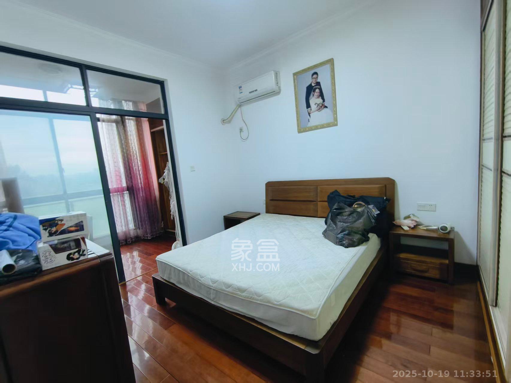 阳光100三期 3室2厅2卫 2300.0元/月 阳光100三期 3室2厅2卫 2300.0元/月室内图