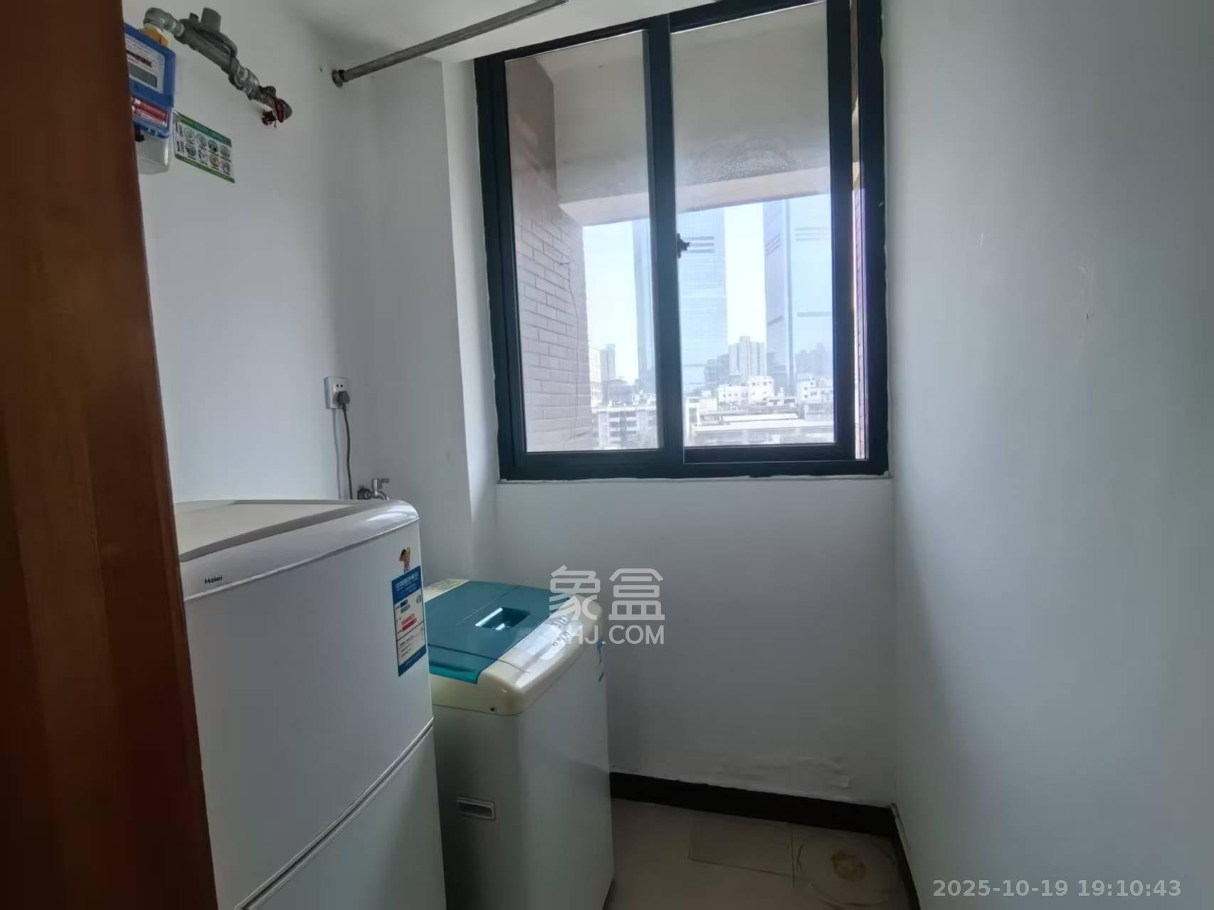 新青年公寓  1室1厅1卫    1700.0元/月 新青年公寓  1室1厅1卫    1700.0元/月室内图