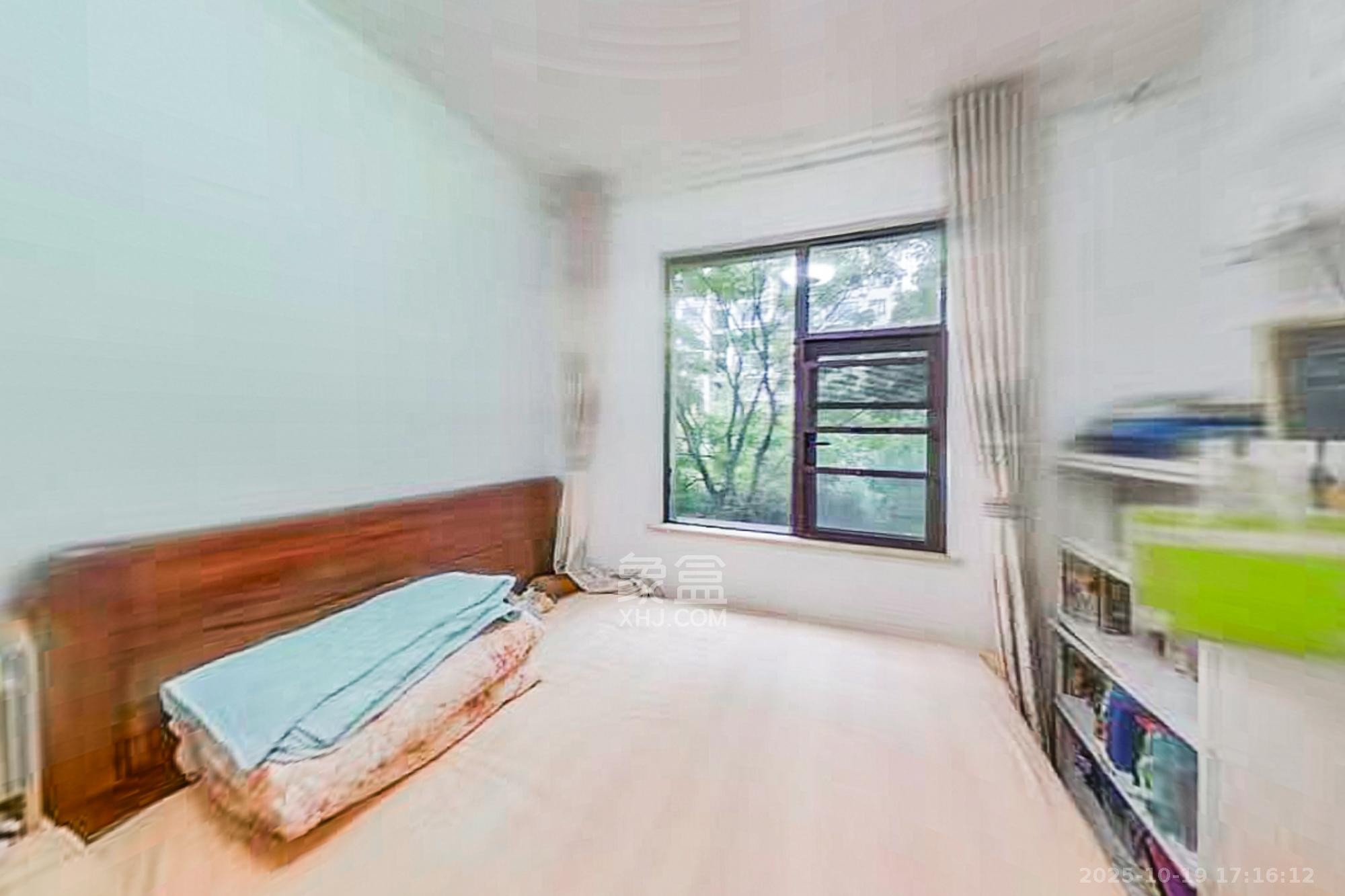 阳光丽城一期  4室2厅2卫    166.0万卧室