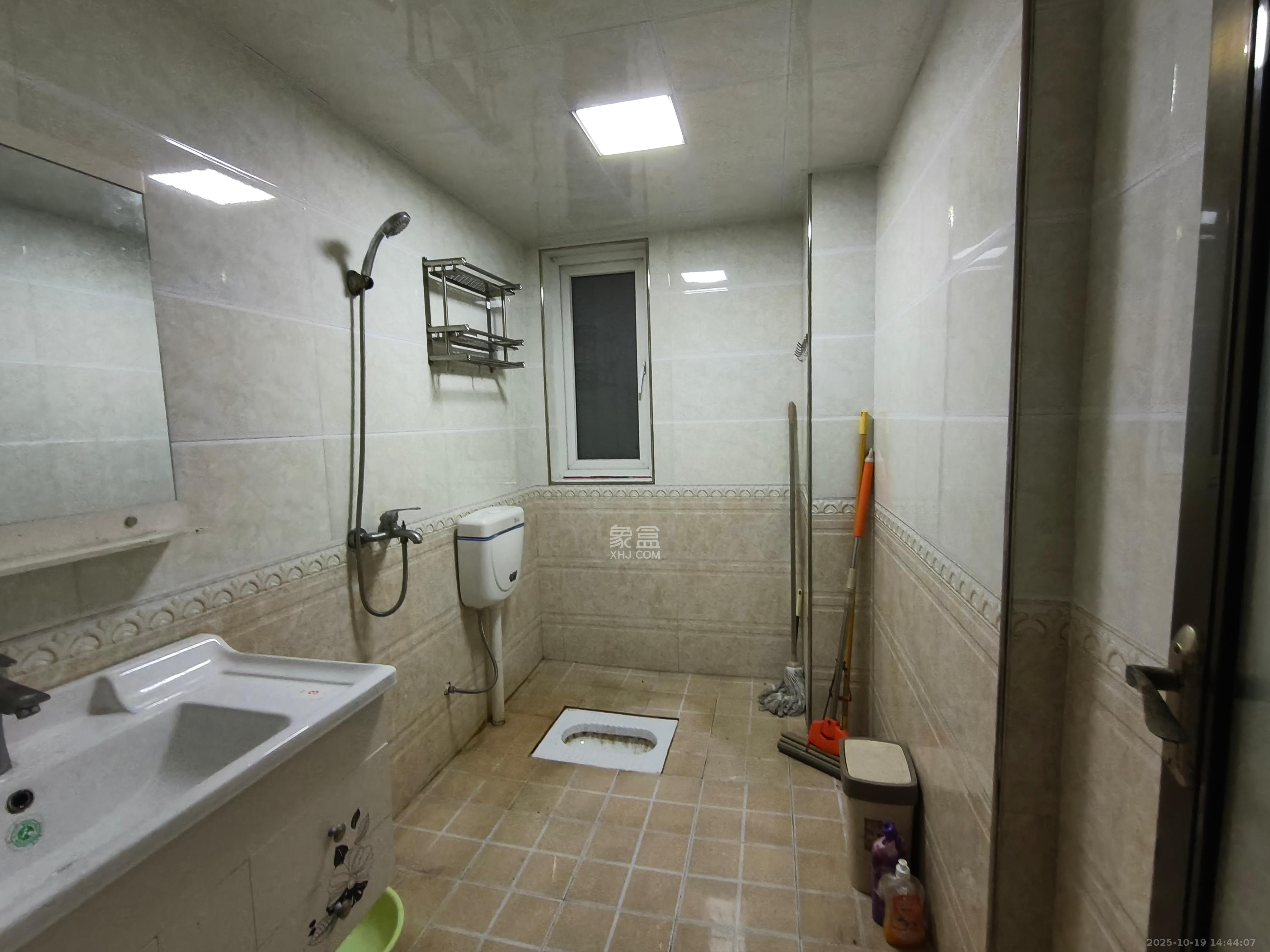 新城国际花都 3室2厅1卫 1400.0元/月 新城国际花都 3室2厅1卫 1400.0元/月室内图