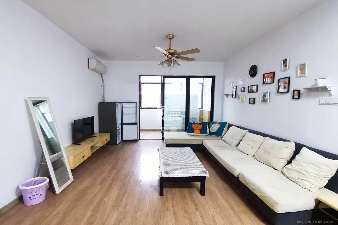 阳光100三期 2室2厅1卫 2200.0元/月 阳光100三期 2室2厅1卫 2200.0元/月室内图