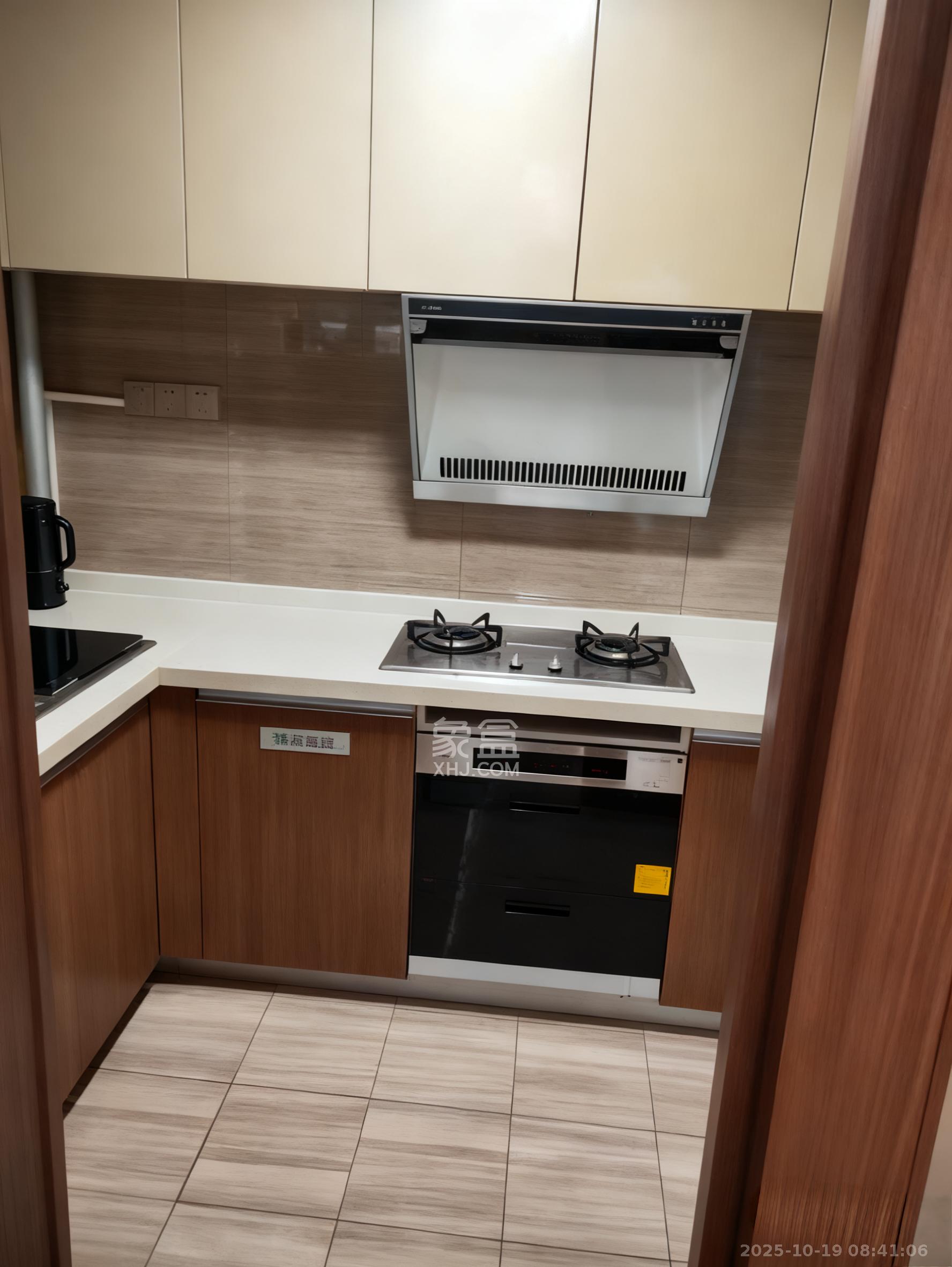 阳光城尚东湾蓝莓苑  3室2厅2卫    2400.0元/月 阳光城尚东湾蓝莓苑  3室2厅2卫    2400.0元/月室内图