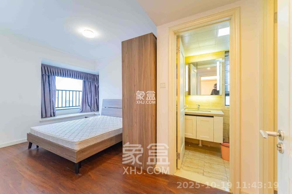 万科魅力之城观澜里 3室2厅2卫 2500.0元/月 万科魅力之城观澜里 3室2厅2卫 2500.0元/月室内图