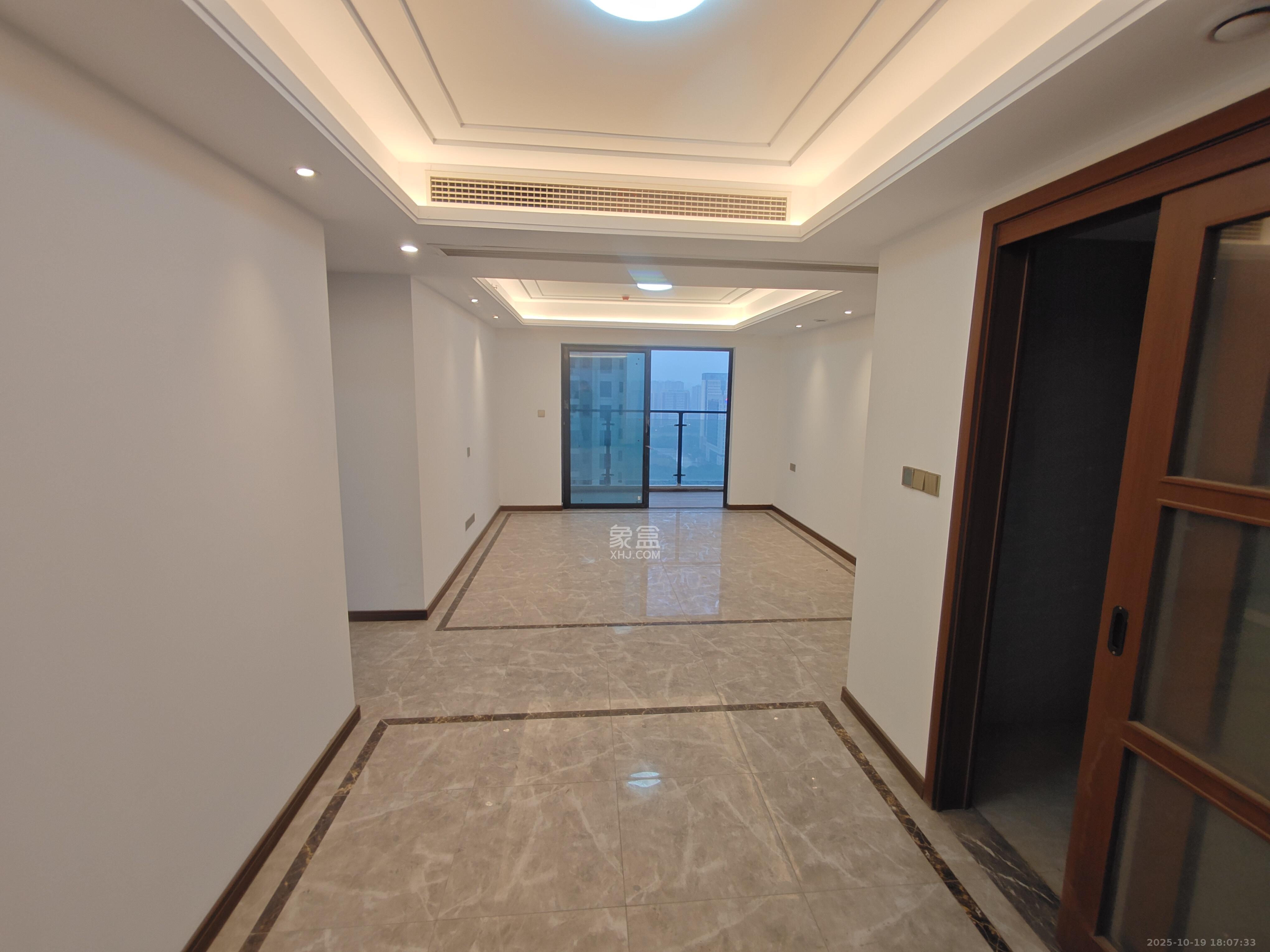 绿地长沙城际空间站(绿地新里佳苑) 4室2厅2卫 3500.0元/月 绿地长沙城际空间站(绿地新里佳苑) 4室2厅2卫 3500.0元/月室内图