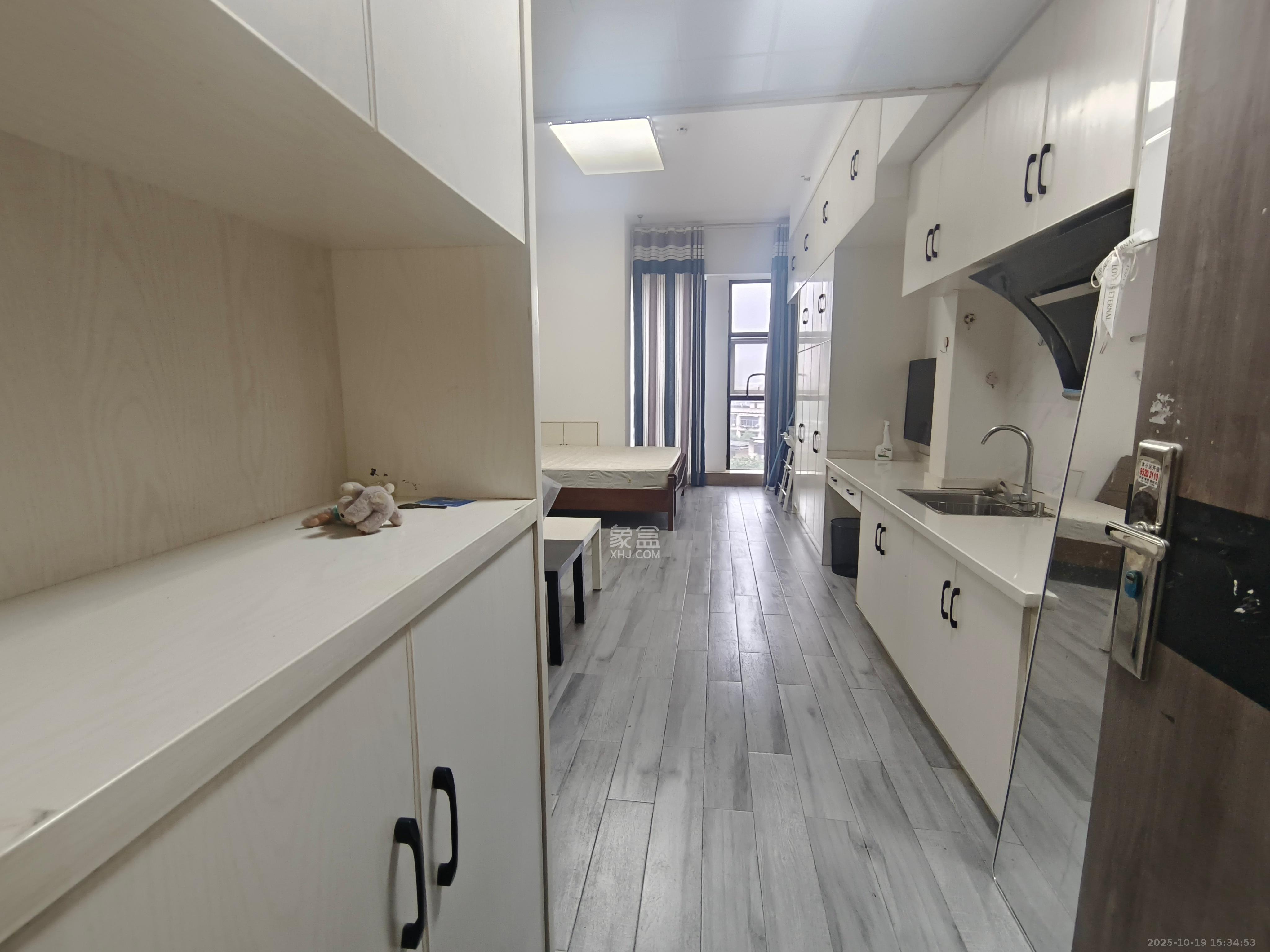 新世界广场  1室1厅1卫    1450.0元/月 新世界广场  1室1厅1卫    1450.0元/月室内图