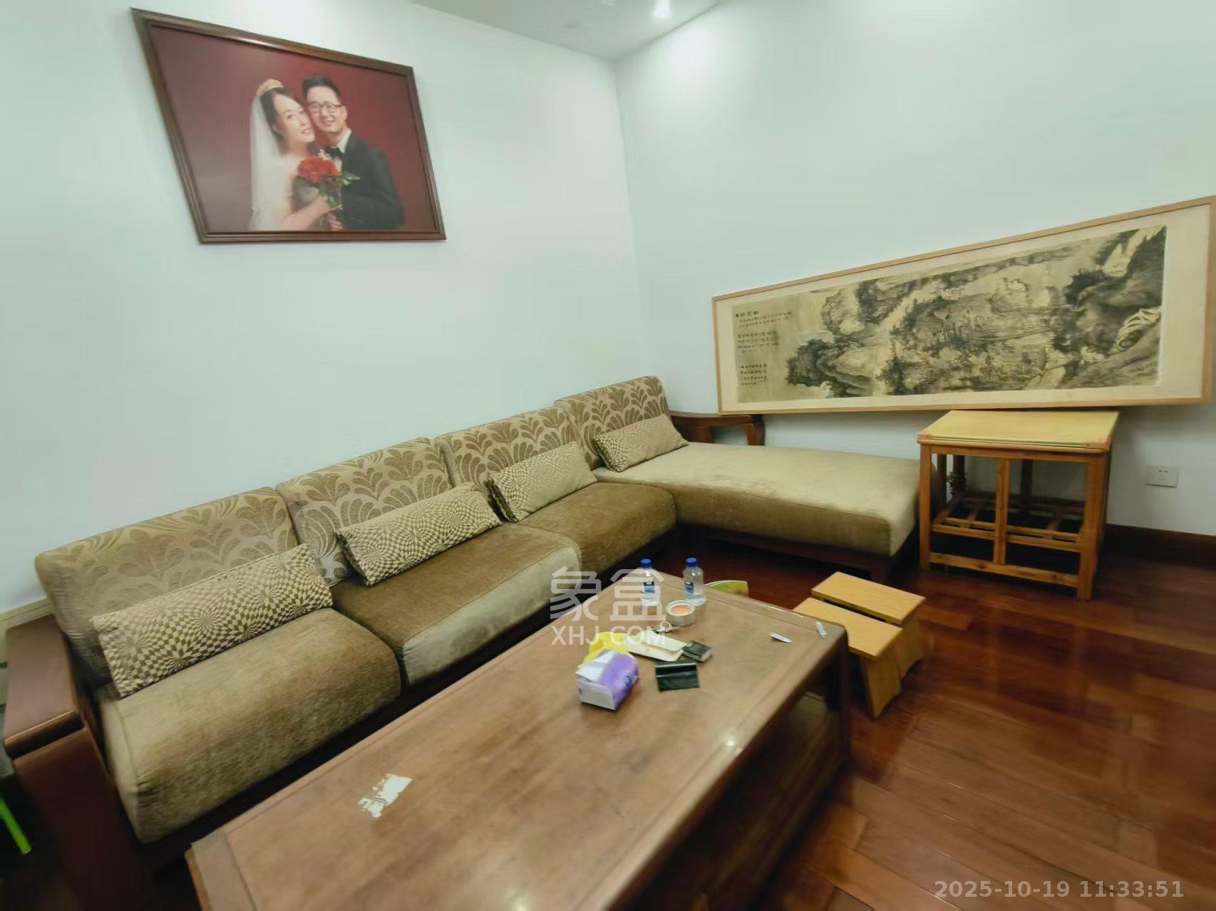 阳光100三期  3室2厅2卫    2300.0元/月室内图