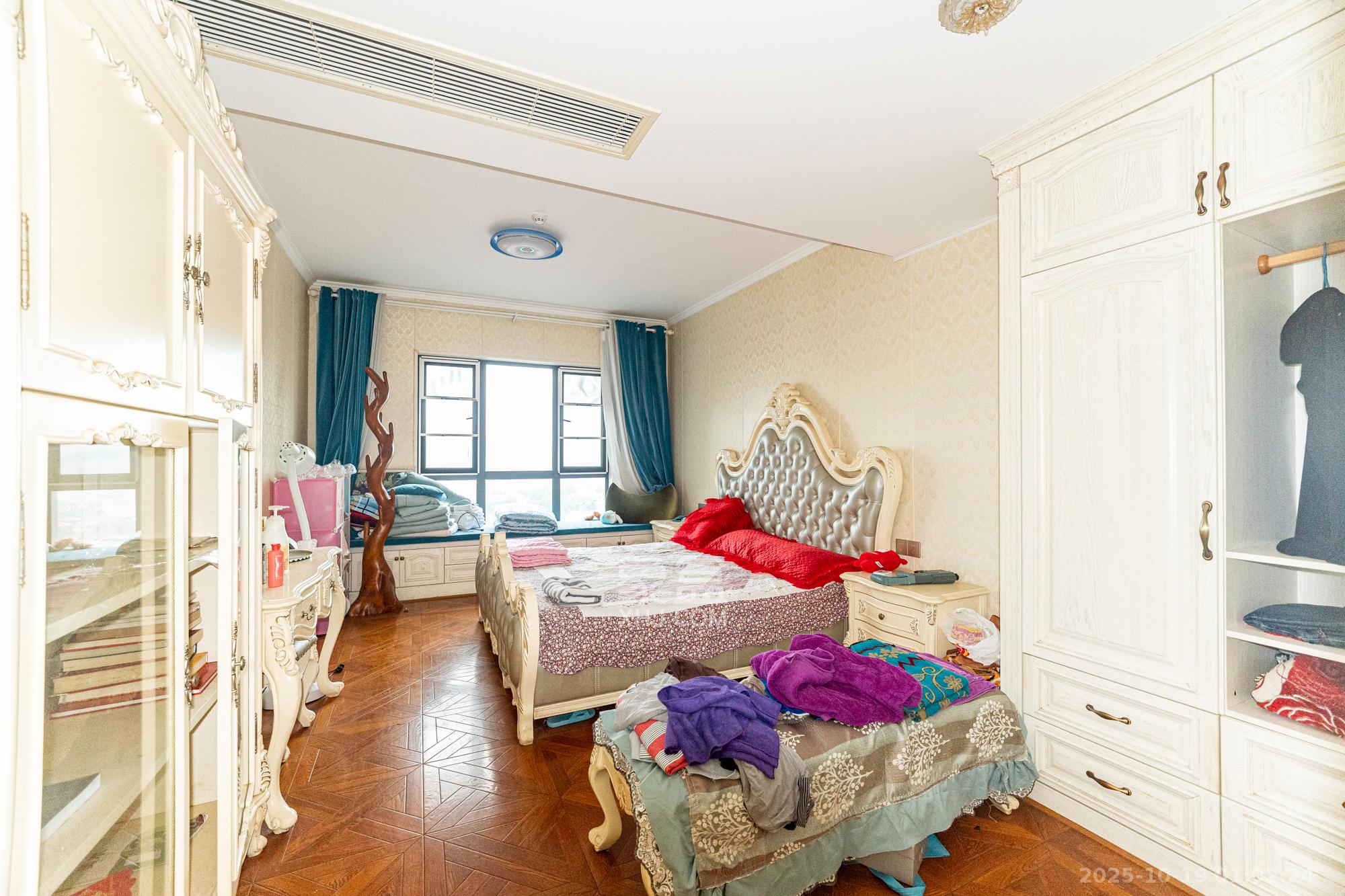 碧桂园威尼斯城  4室2厅2卫    135.0万 碧桂园威尼斯城  4室2厅2卫    135.0万卧室