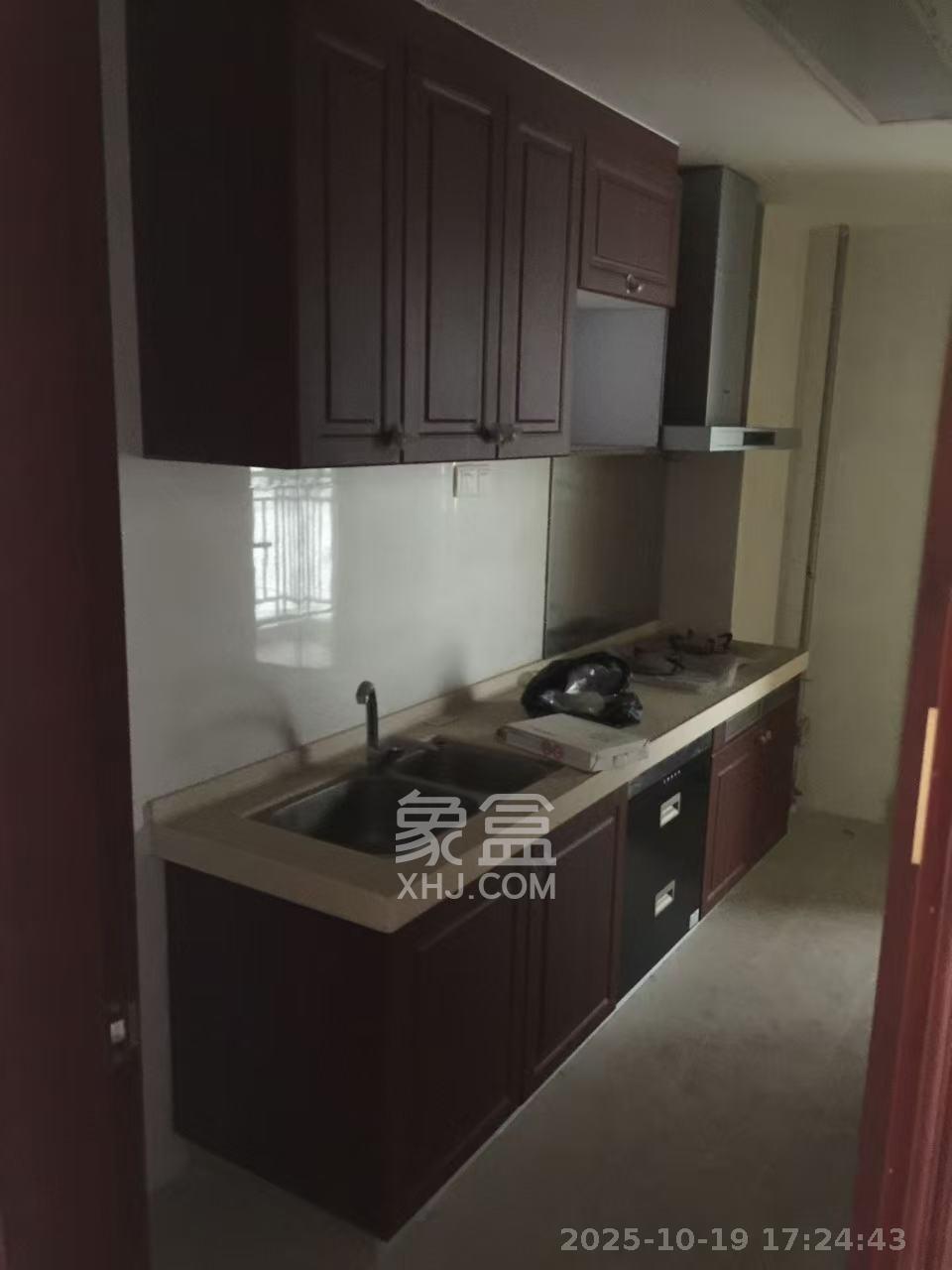 恒大城  4室2厅2卫    2700.0元/月 恒大城  4室2厅2卫    2700.0元/月