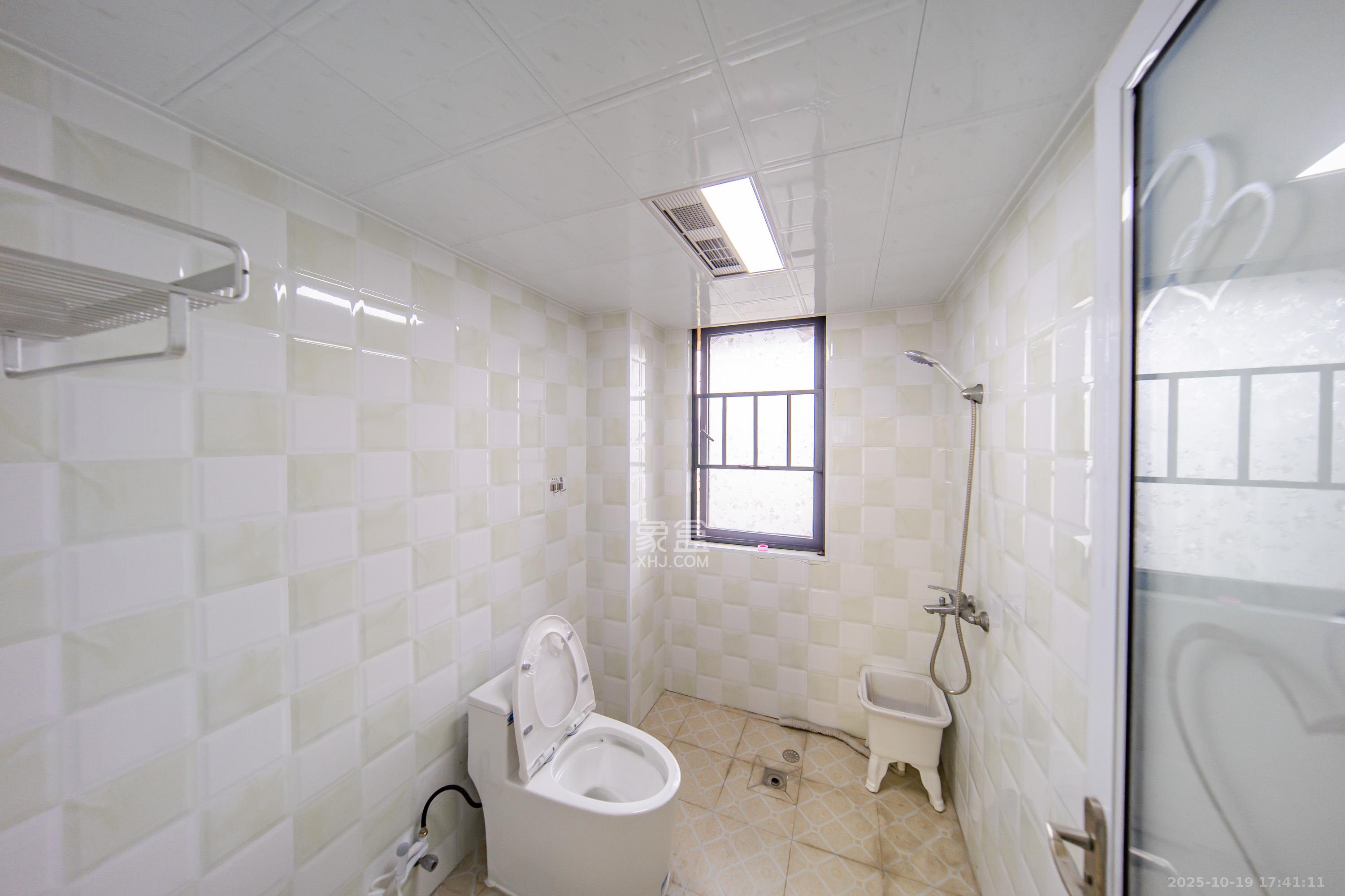 湘熙水郡(观澜海赋家园)  3室2厅2卫    130.0万 湘熙水郡(观澜海赋家园)  3室2厅2卫    130.0万卫生间