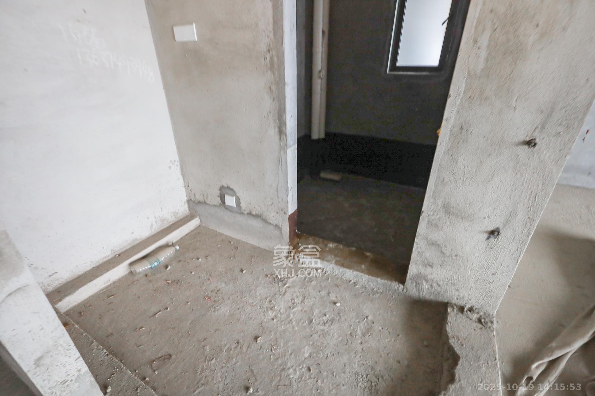 保利西海岸A区  4室2厅2卫    320.0万卫生间