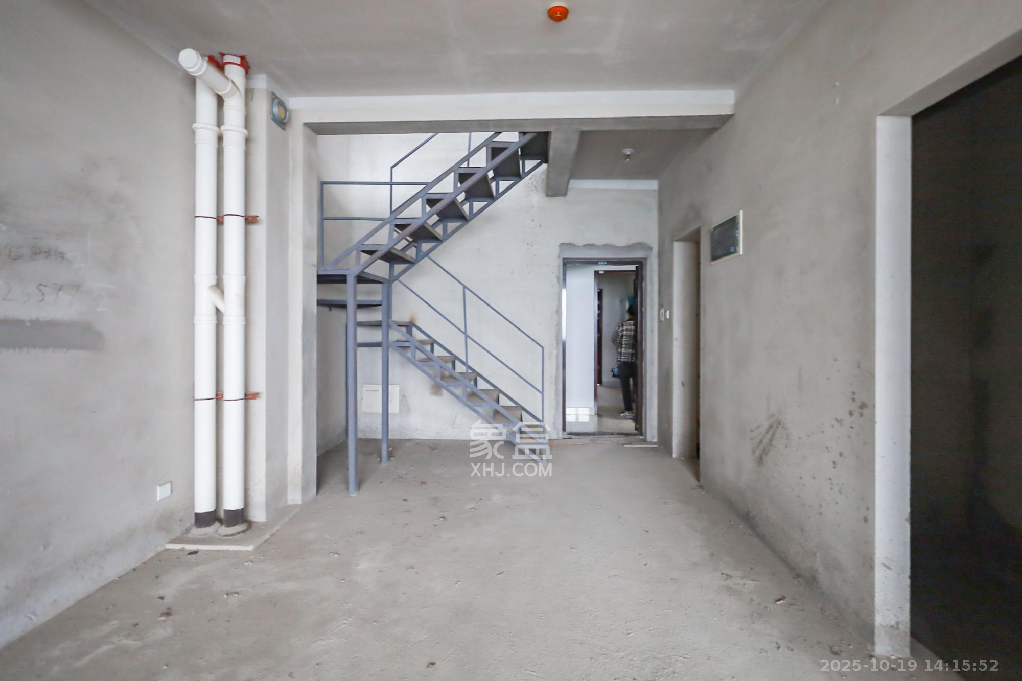 保利西海岸A区  4室2厅2卫    320.0万其他