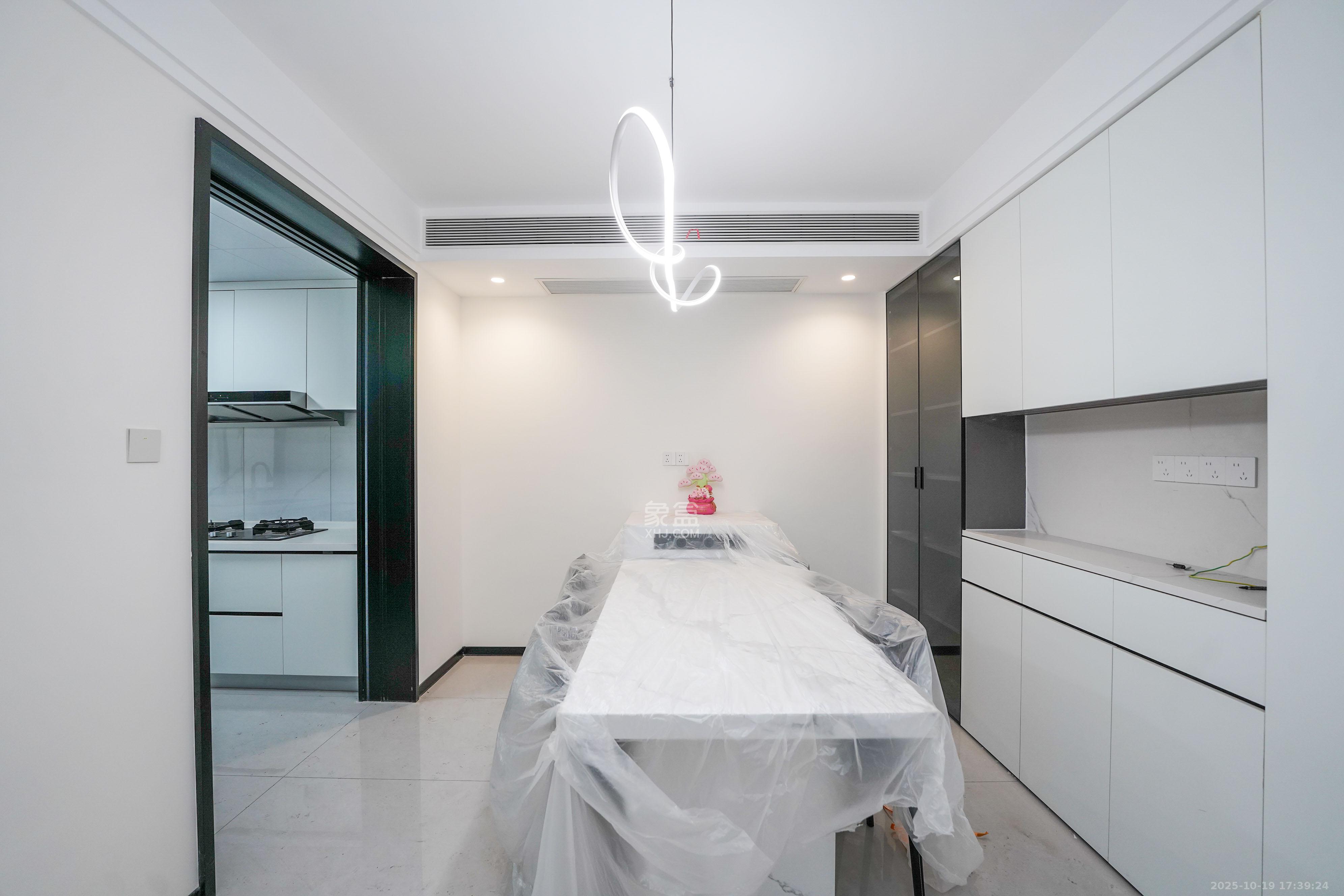 幸福庄园  5室2厅3卫    156.0万 幸福庄园  5室2厅3卫    156.0万客厅