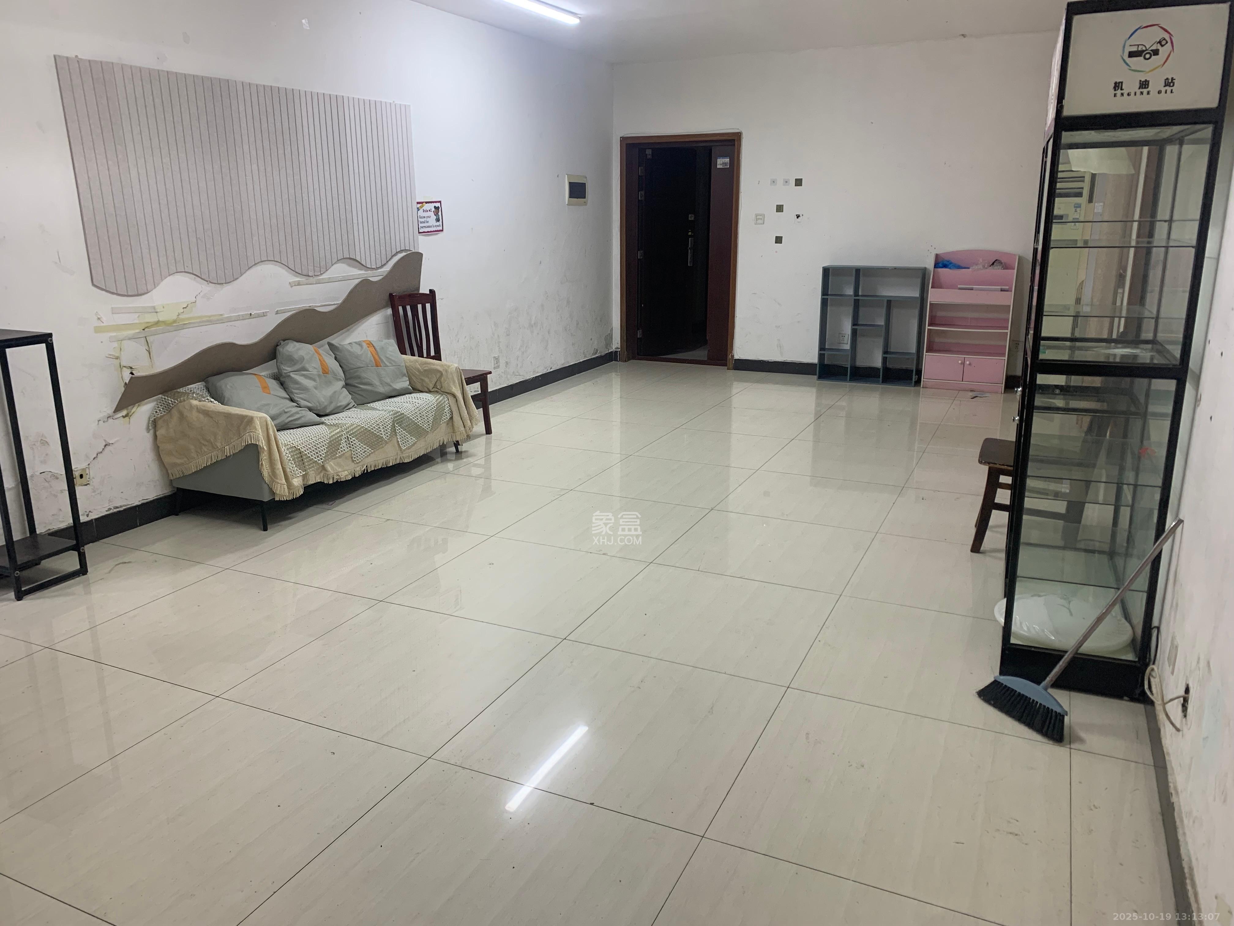 锦湘国际星城三期（锦绣苑）  3室2厅2卫    2500.0元/月室内图