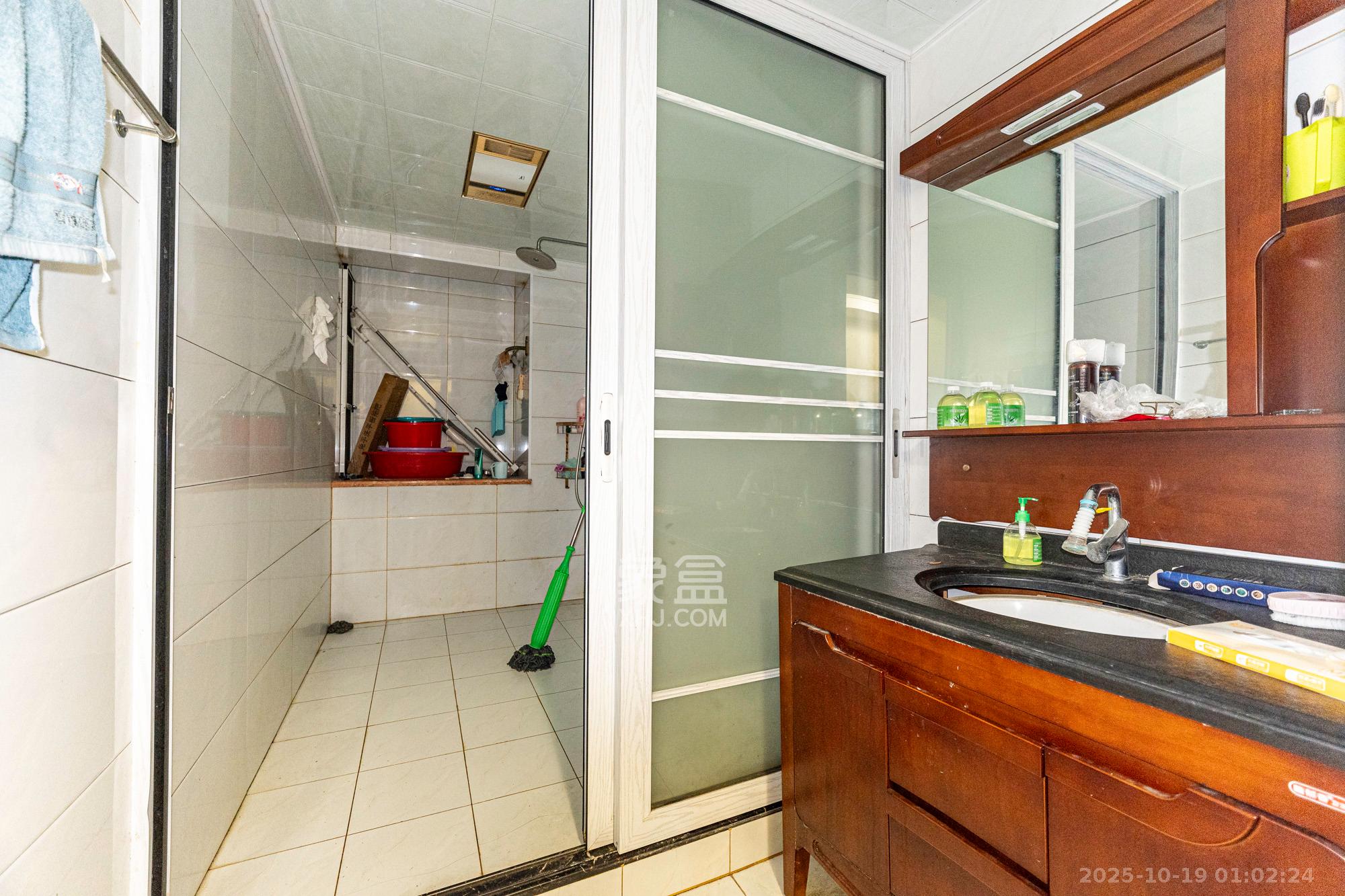 碧桂园威尼斯城  4室2厅2卫    135.0万 碧桂园威尼斯城  4室2厅2卫    135.0万卫生间