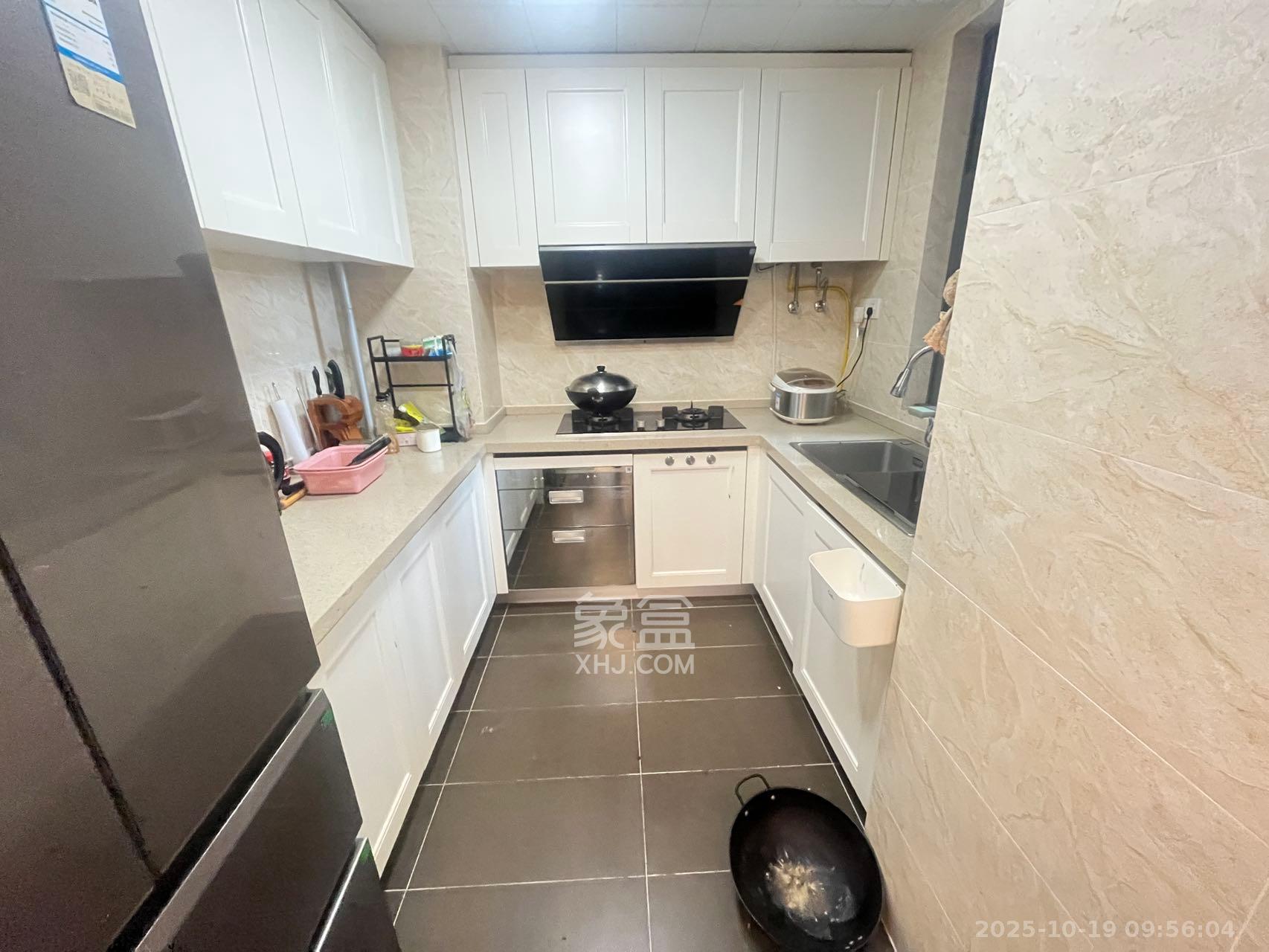 万科魅力之城观澜里 3室2厅2卫 2600.0元/月 万科魅力之城观澜里 3室2厅2卫 2600.0元/月室内图