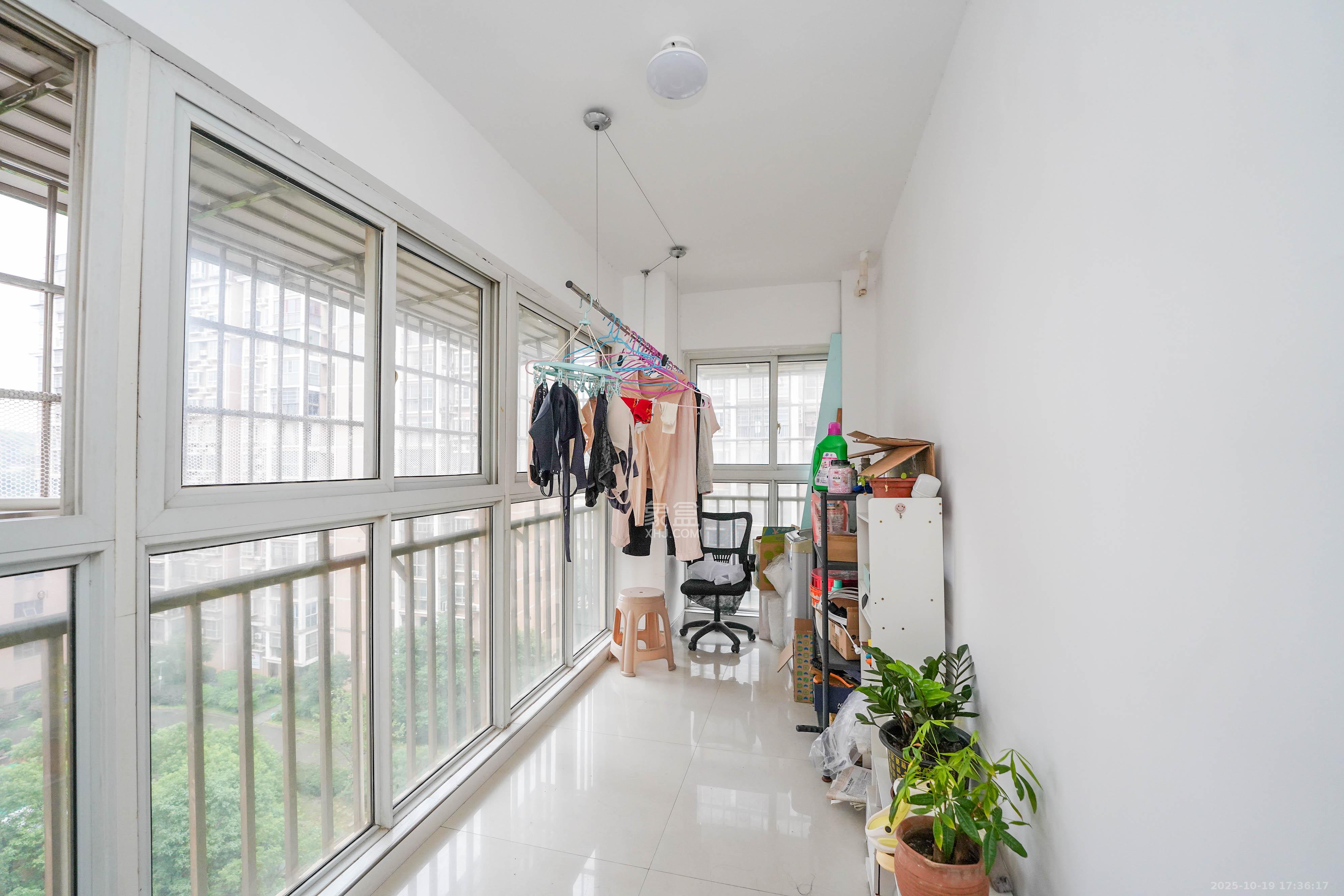 南郡雅园  3室2厅1卫    43.0万阳台