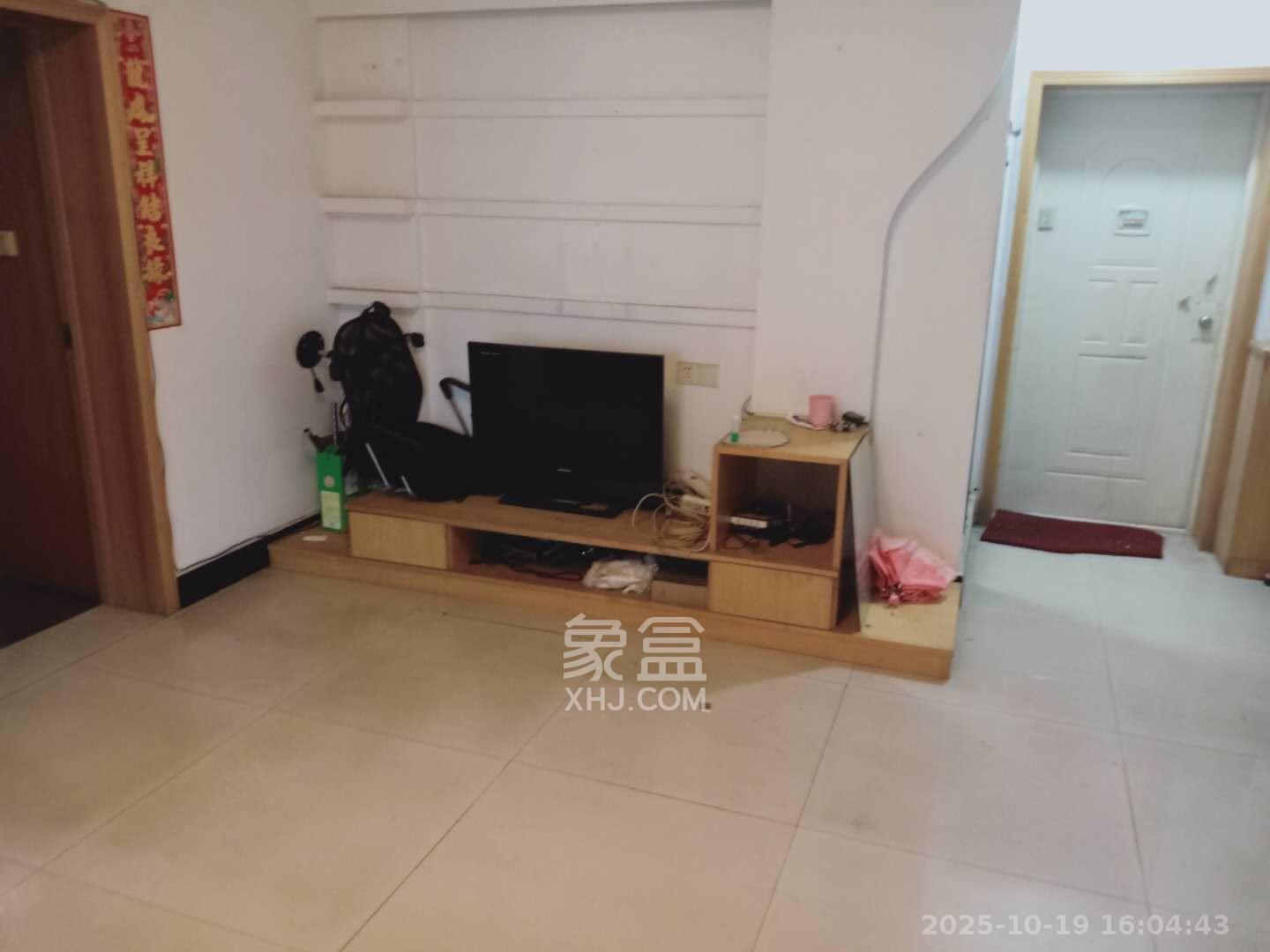 中南汽车世界  3室2厅2卫    1500.0元/月 中南汽车世界  3室2厅2卫    1500.0元/月室内图