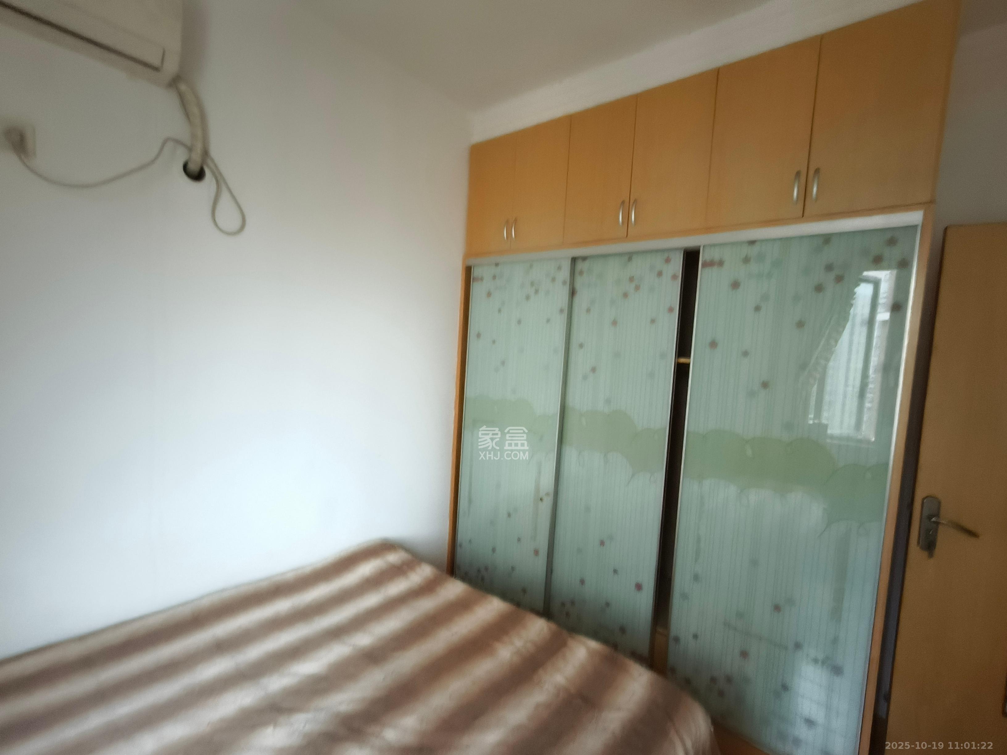 新城新世界一二三期 2室2厅1卫 2200.0元/月 新城新世界一二三期 2室2厅1卫 2200.0元/月室内图