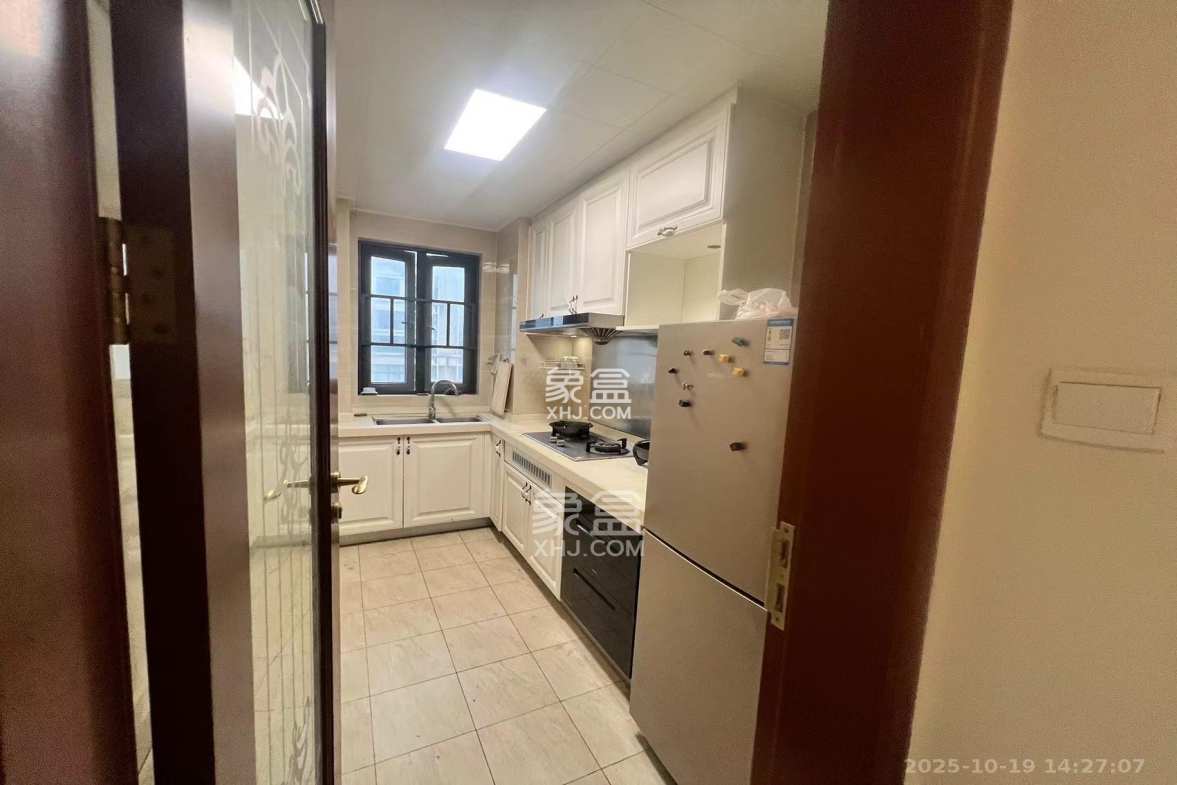 恒大国际广场  3室2厅1卫    2500.0元/月 恒大国际广场  3室2厅1卫    2500.0元/月室内图