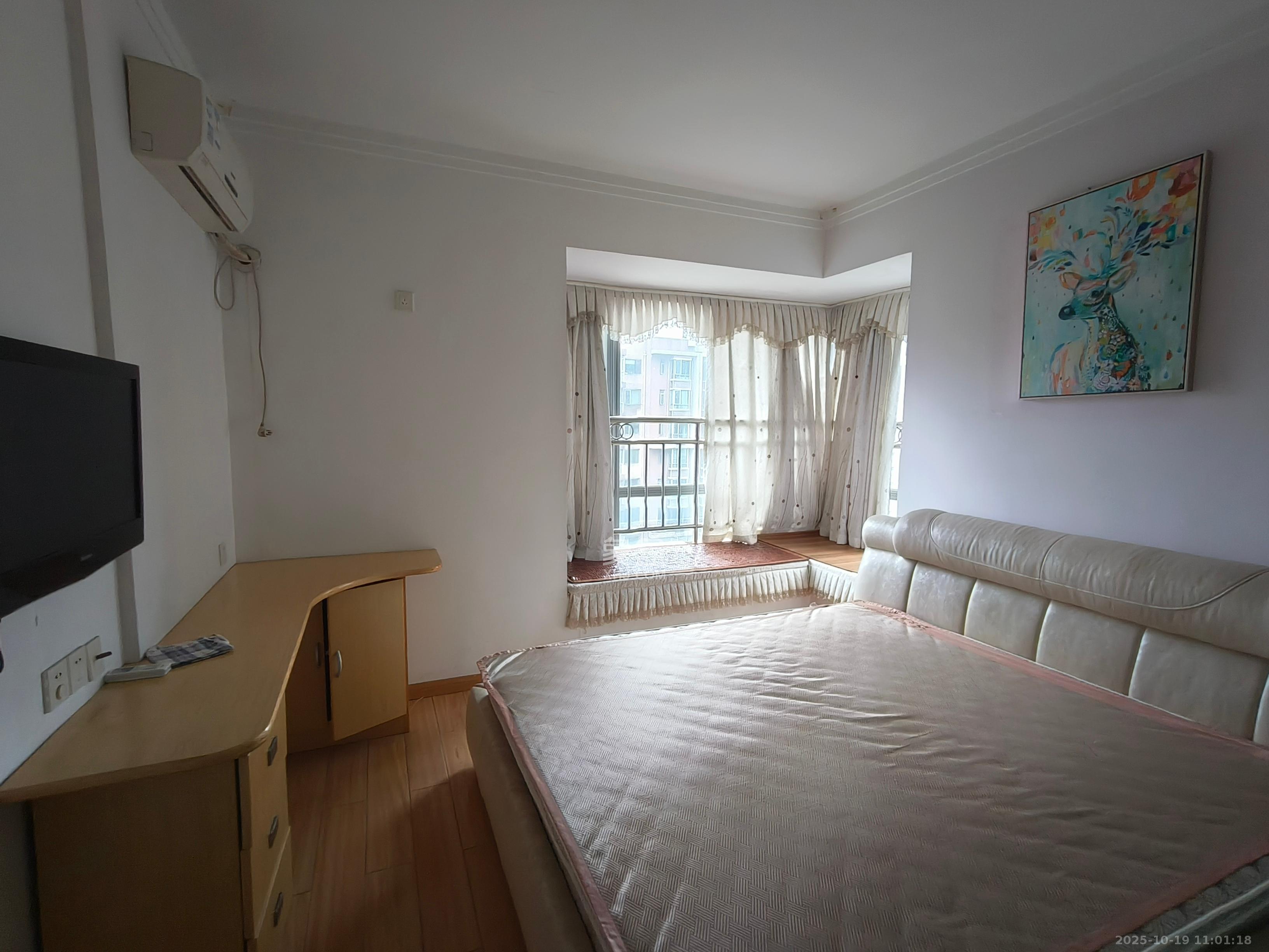 新城新世界一二三期  2室2厅1卫    2200.0元/月室内图