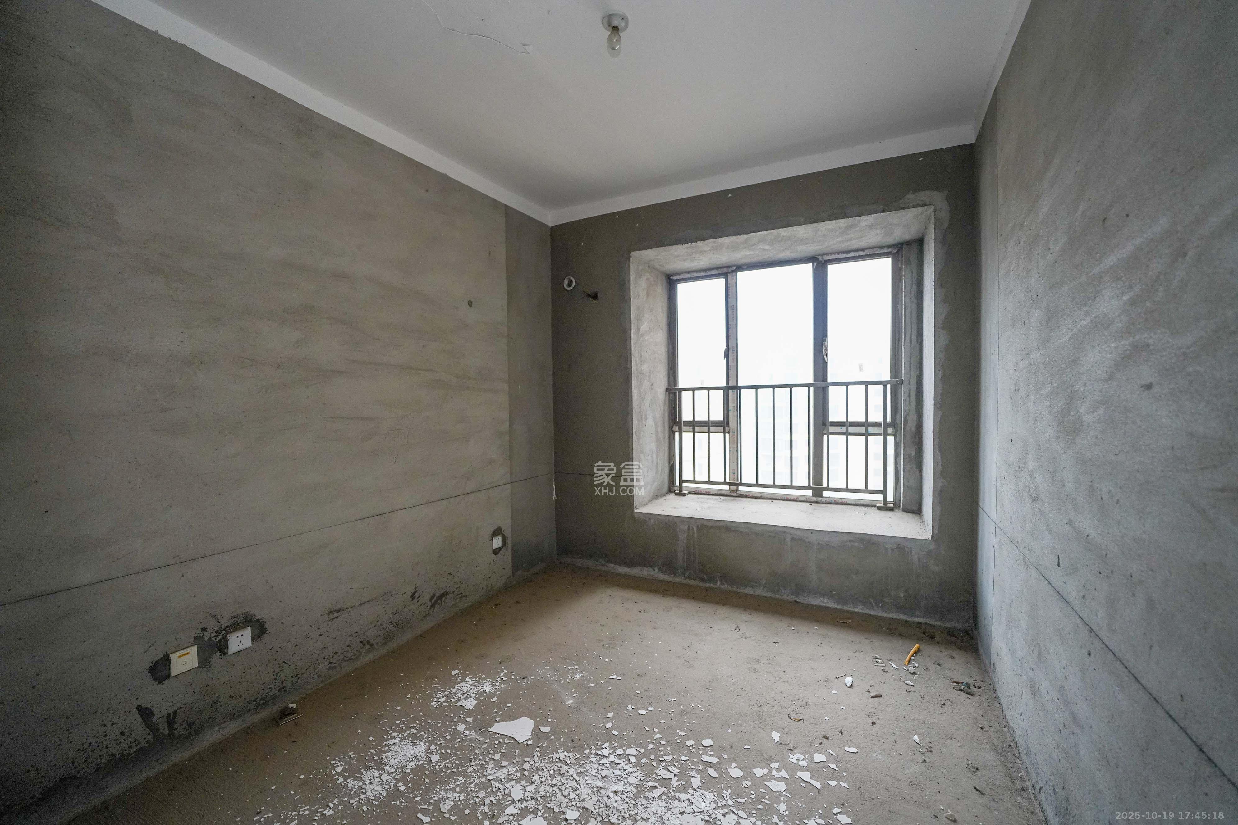 幸福庄园  4室2厅2卫    75.0万卧室