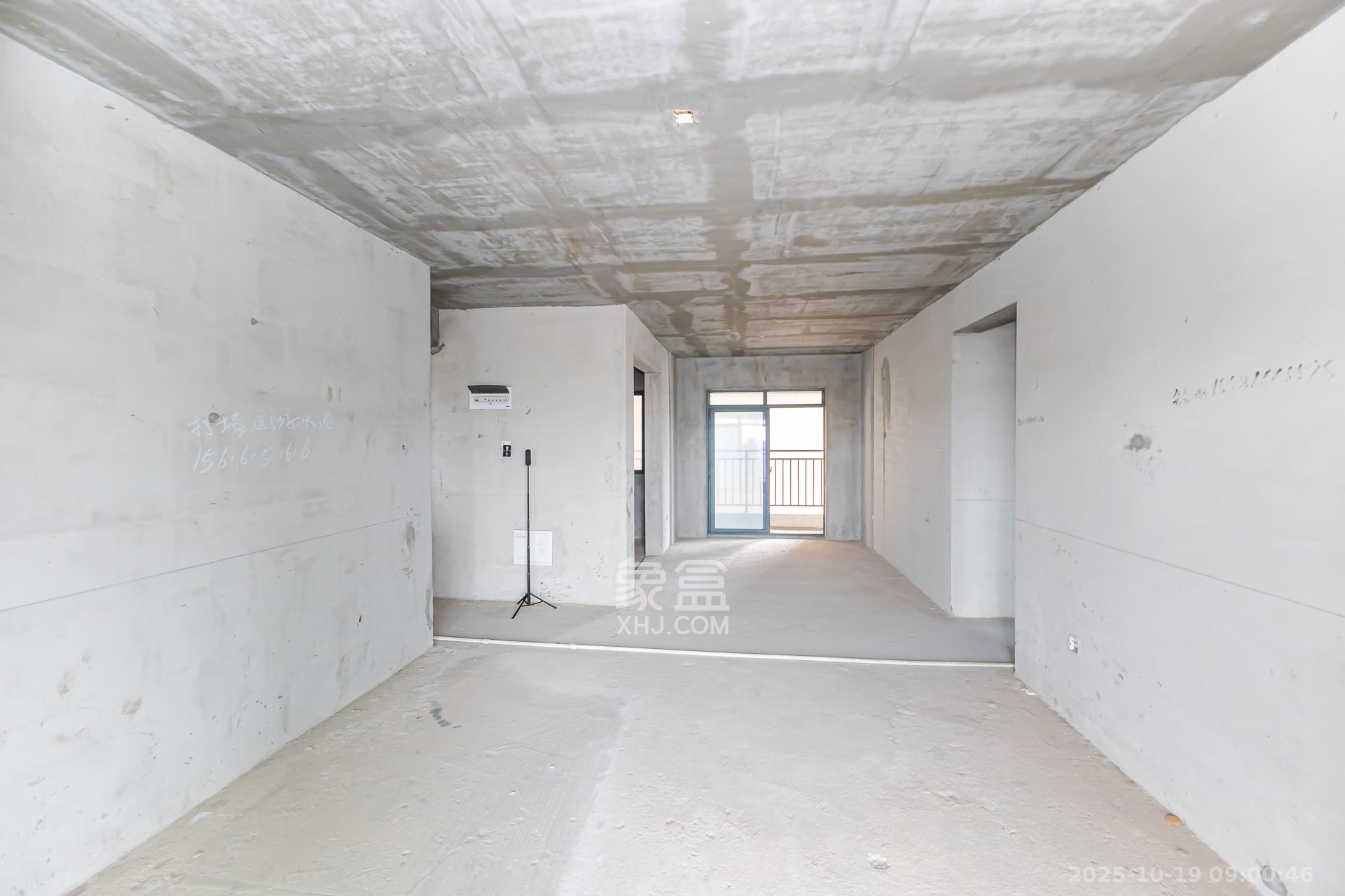 金湘苑（星澜之悦）  4室2厅2卫    82.0万客厅