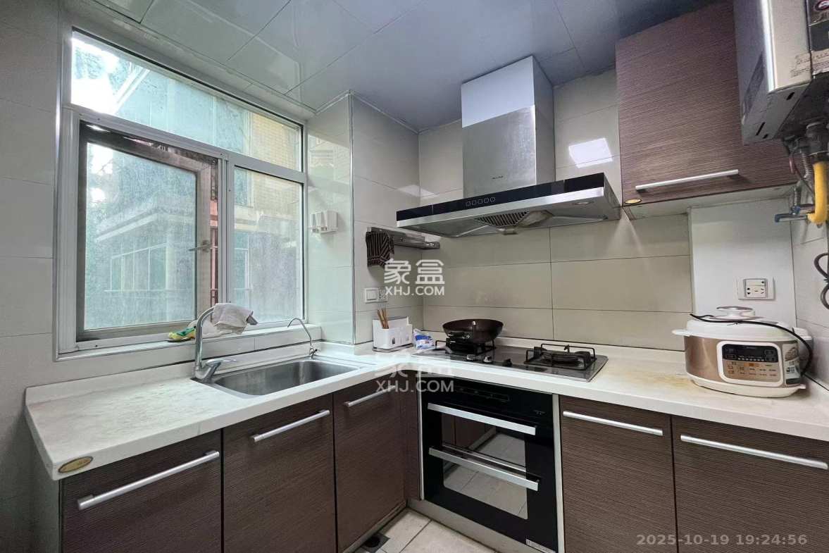 格林星城  1室1厅1卫    1800.0元/月 格林星城  1室1厅1卫    1800.0元/月室内图