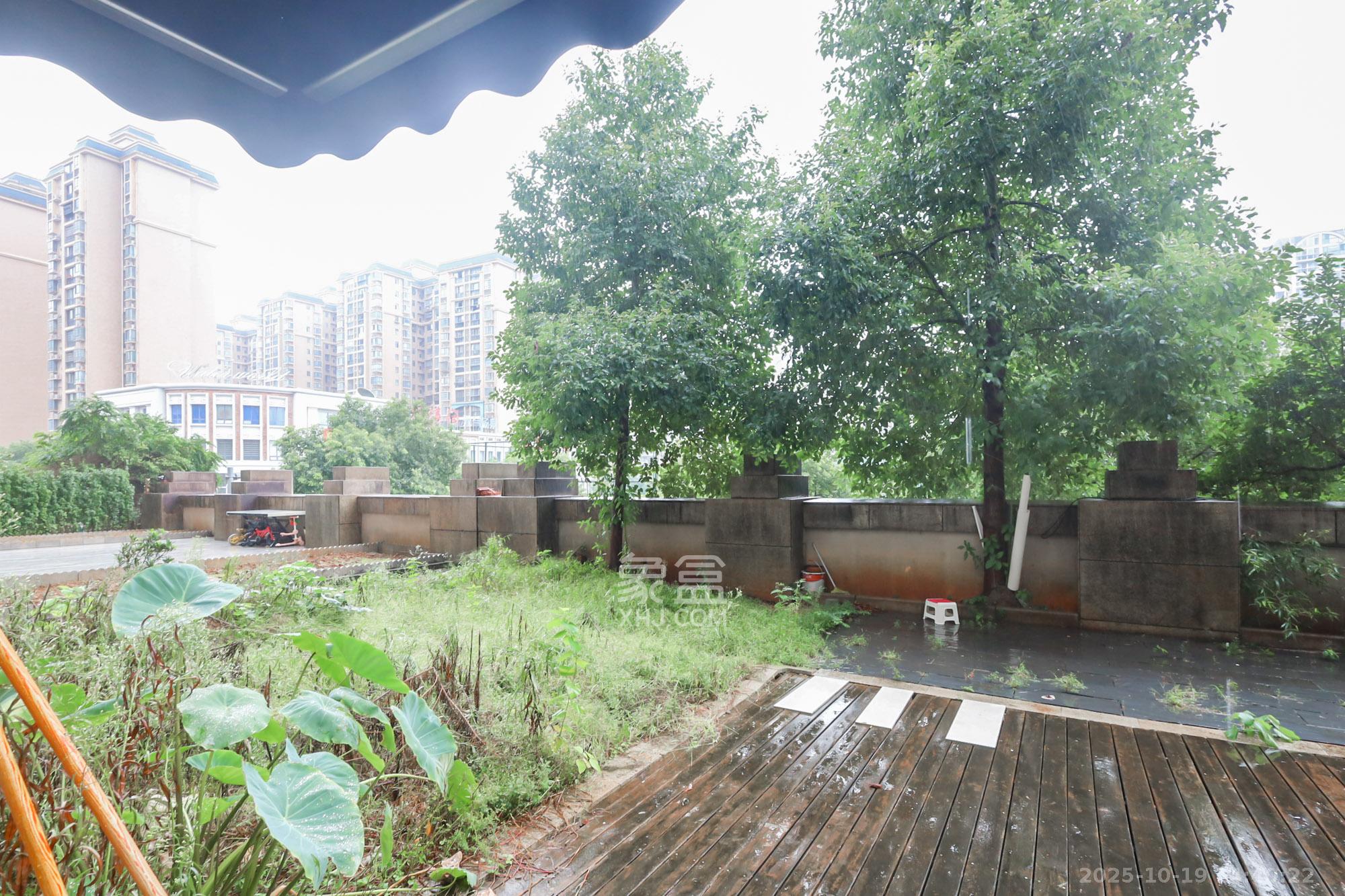 绿地中央广场  5室2厅3卫    265.0万 绿地中央广场  5室2厅3卫    265.0万其他