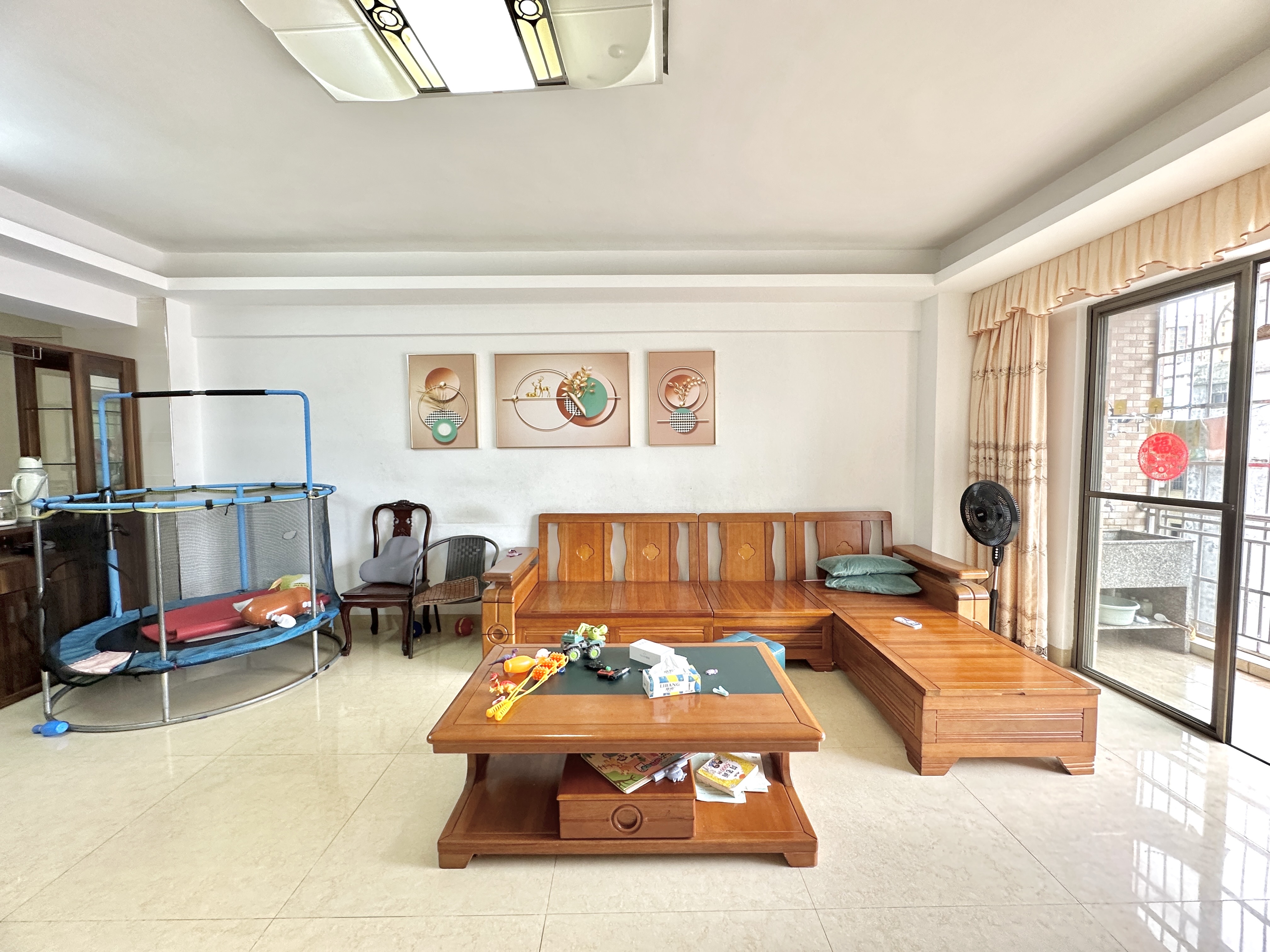 山高经典（山高村）  3室1厅2卫    70.0万客厅