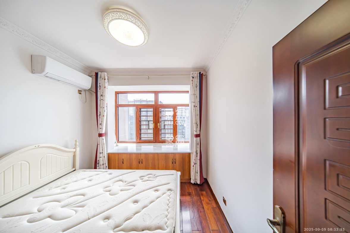 奥克斯滨仕花园(奥克斯洋湖广场/奥克斯中心) 3室2厅1卫 2800.0元/月 奥克斯滨仕花园(奥克斯洋湖广场/奥克斯中心) 3室2厅1卫 2800.0元/月室内图