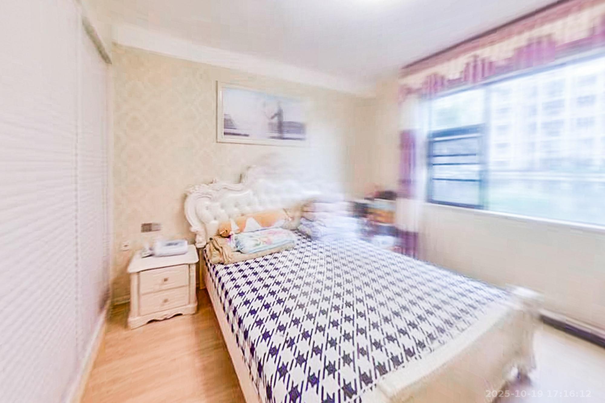 阳光丽城一期  4室2厅2卫    166.0万卧室