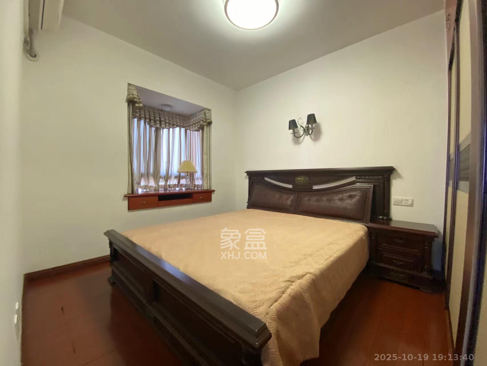 华城广场 3室2厅1卫 3200.0元/月 华城广场 3室2厅1卫 3200.0元/月室内图