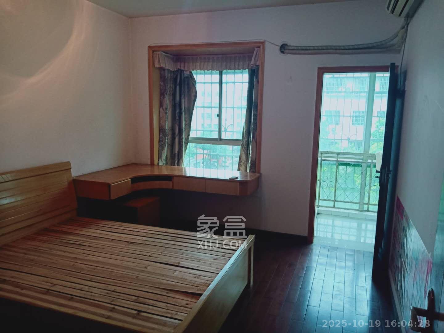 中南汽车世界  3室2厅2卫    1500.0元/月室内图