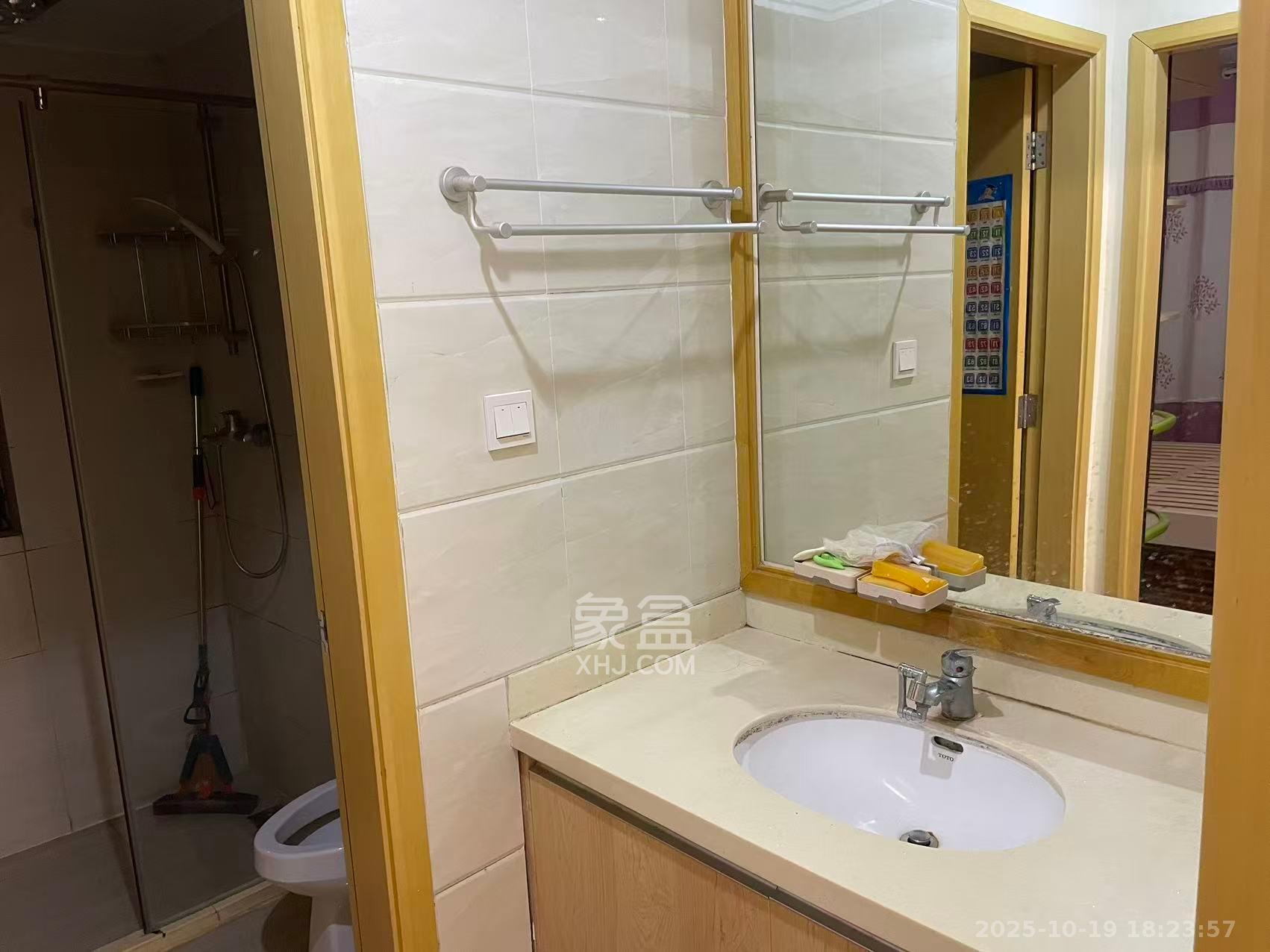 中海国际四期  2室2厅1卫    1900.0元/月