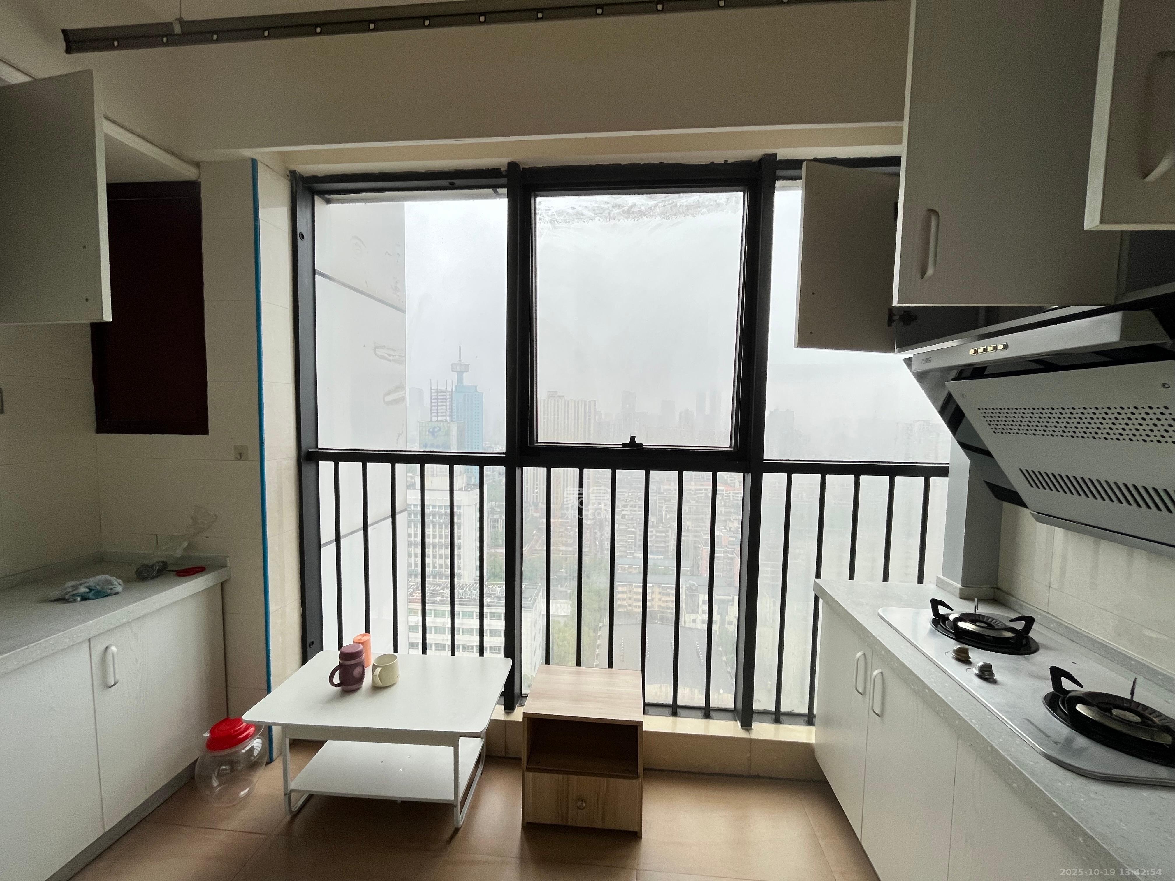 东塘瑞府  1室1厅1卫    1500.0元/月 东塘瑞府  1室1厅1卫    1500.0元/月室内图