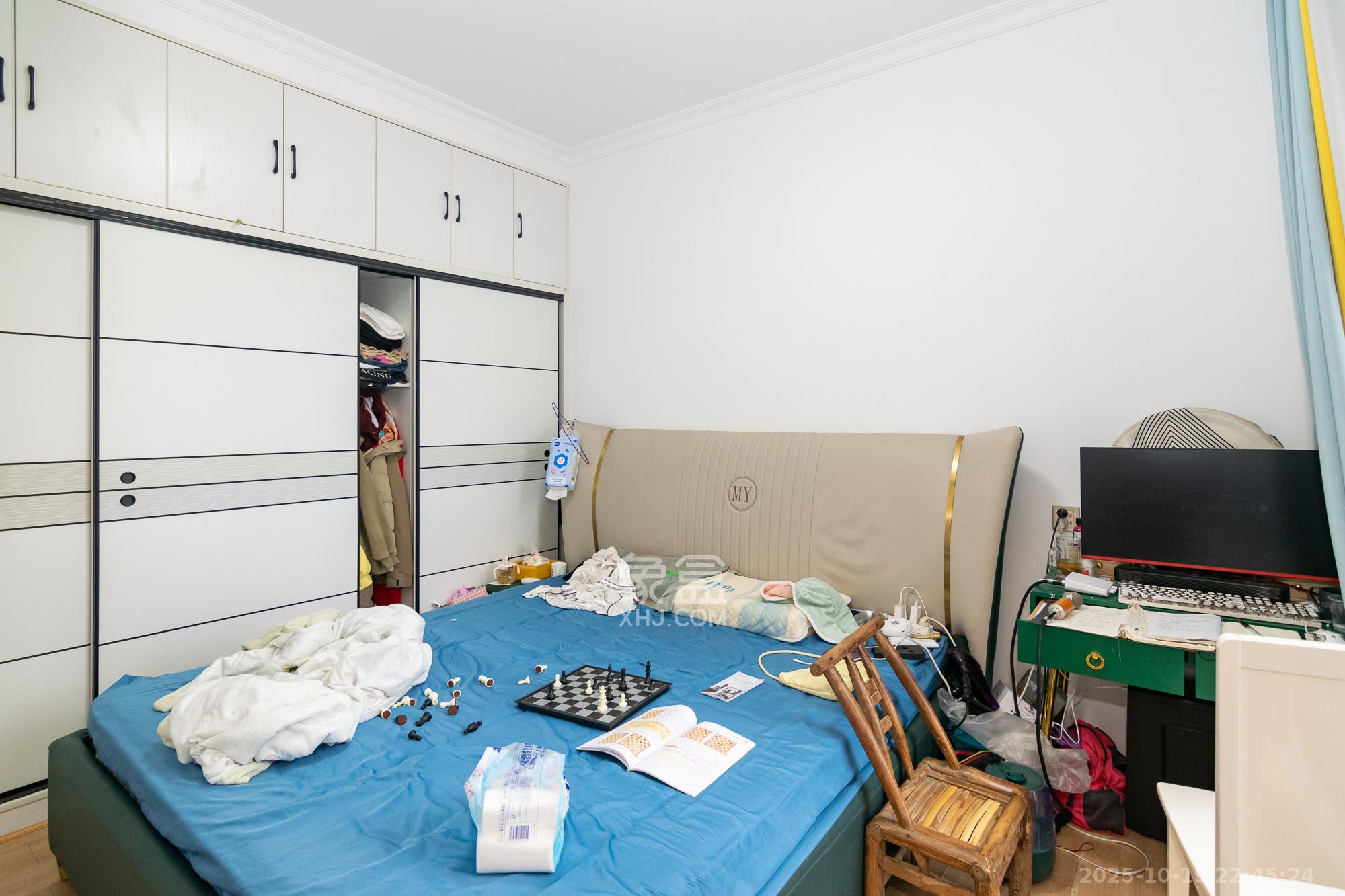 新华联梦想城 3室2厅1卫 90.0万 新华联梦想城 3室2厅1卫 90.0万卧室