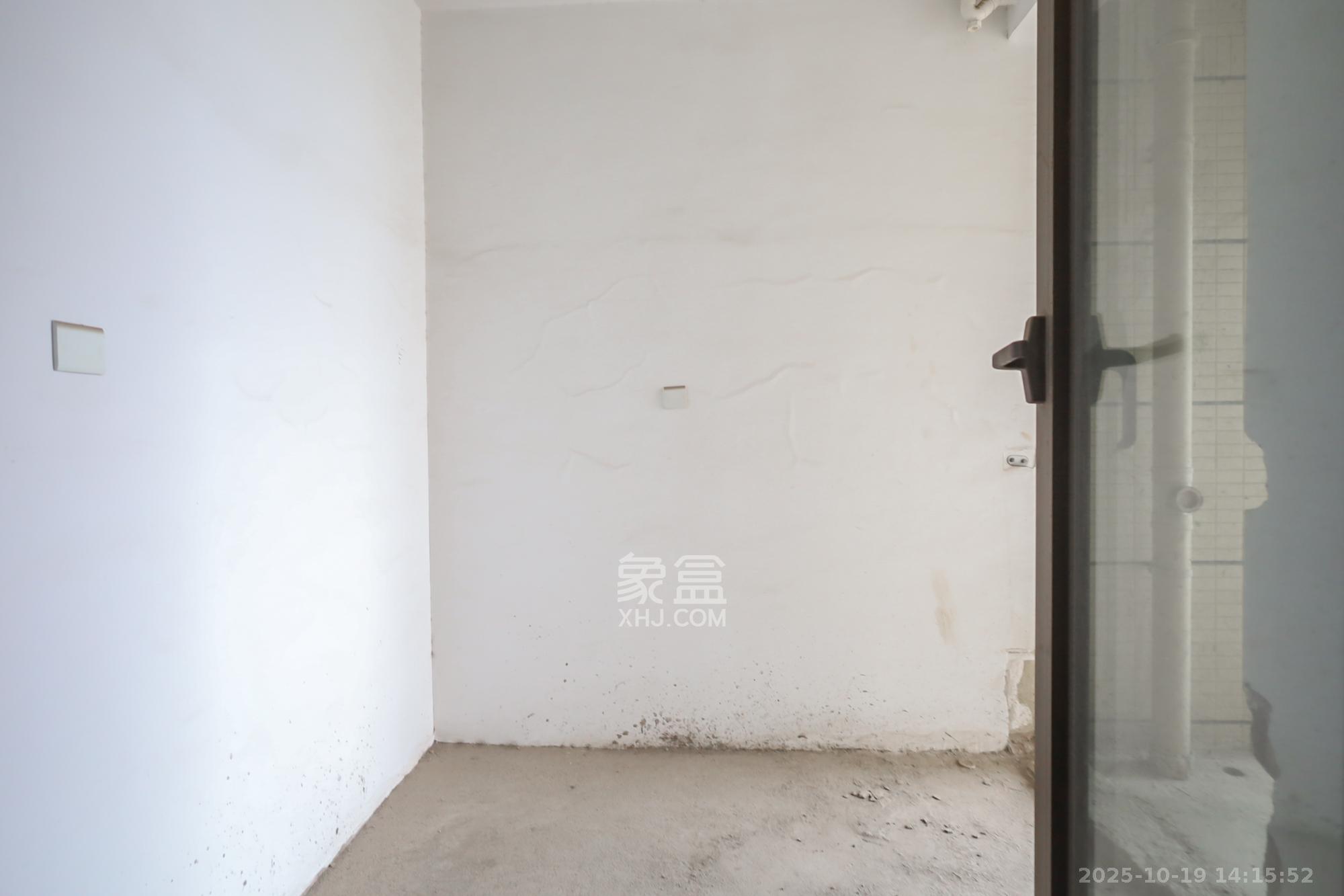 保利西海岸A区  4室2厅2卫    320.0万其他