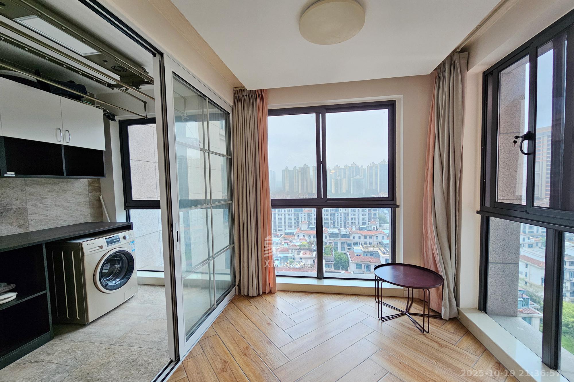 明昇壹城（明昇时代广场）一期  4室2厅2卫    260.0万阳台