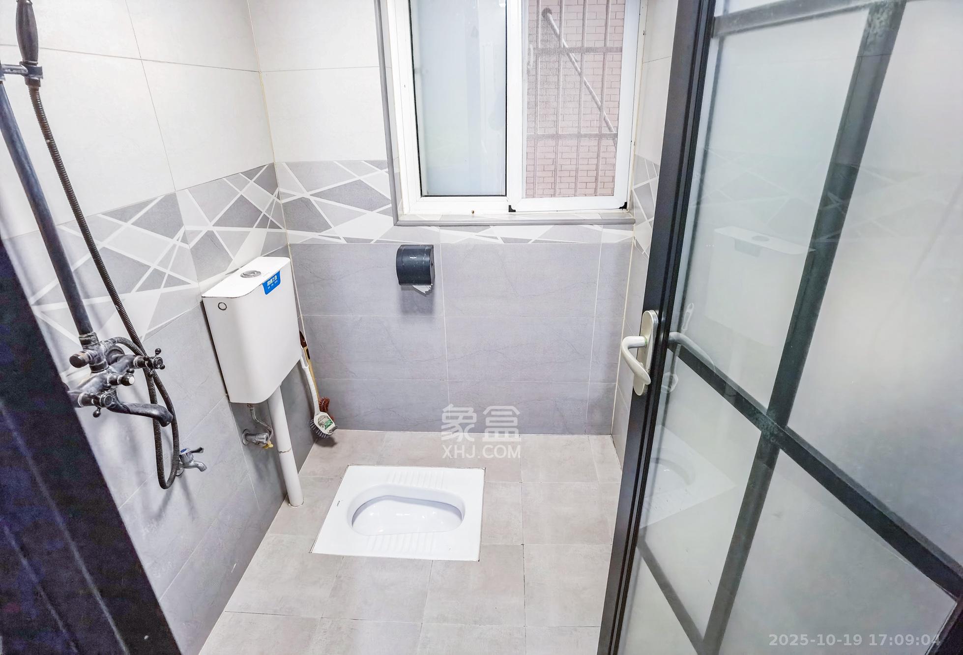 谷山乐园三期  3室2厅1卫    52.0万 谷山乐园三期  3室2厅1卫    52.0万卫生间