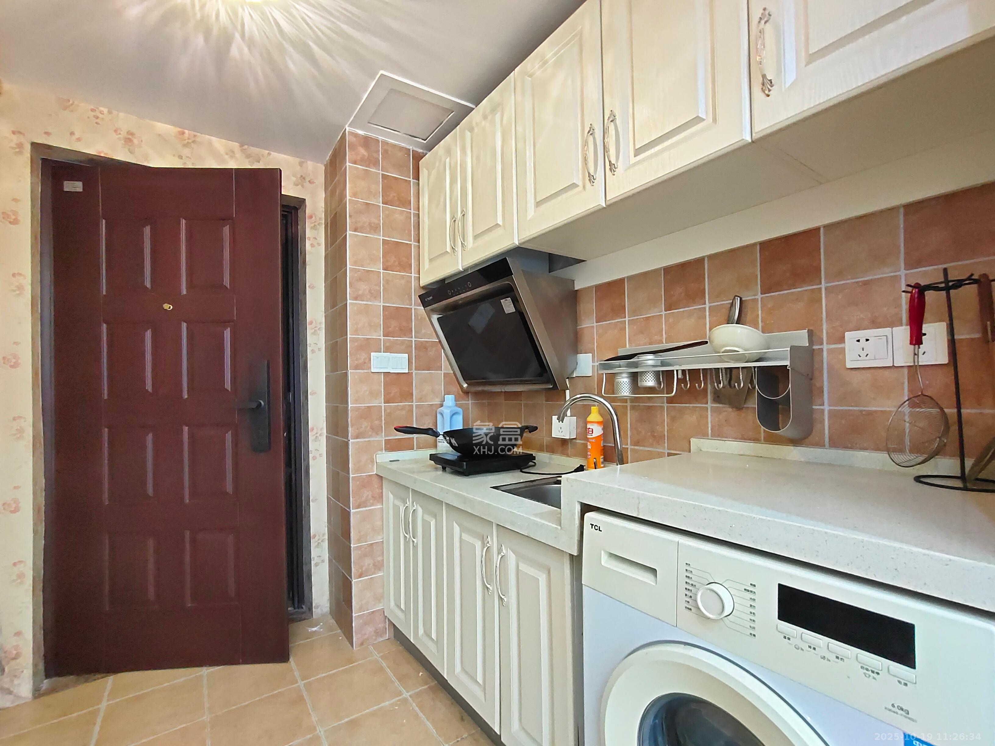 融科东南海 1室1厅1卫 1400.0元/月 融科东南海 1室1厅1卫 1400.0元/月室内图