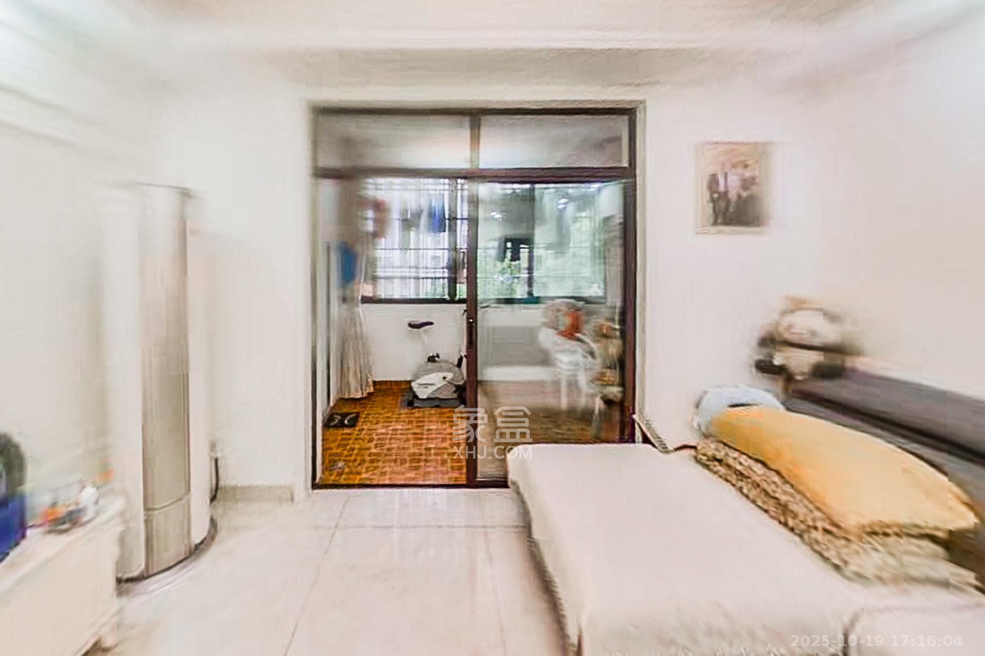 阳光丽城一期 4室2厅2卫 166.0万 阳光丽城一期 4室2厅2卫 166.0万客厅