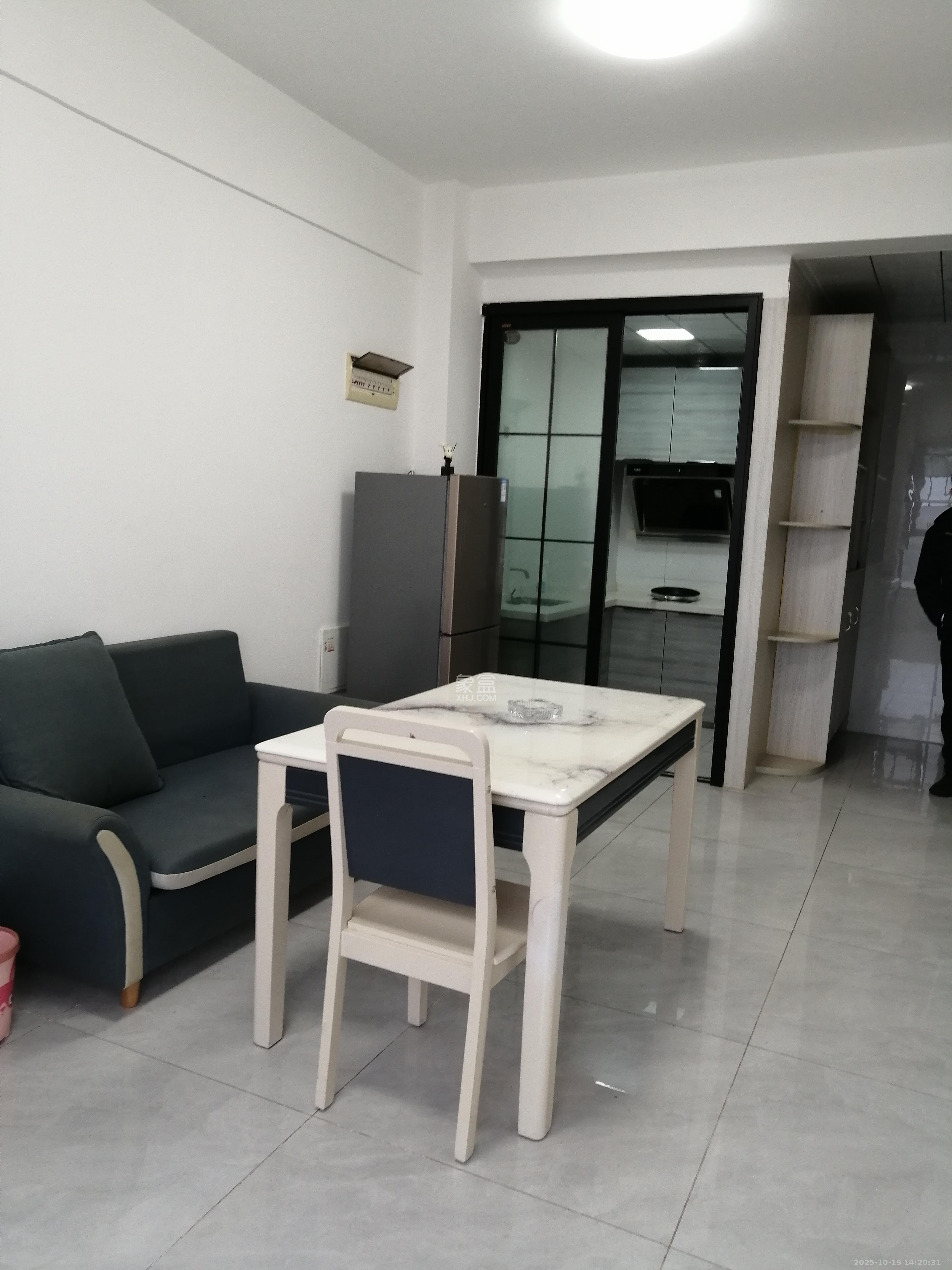 中南国际眼镜城(中伟商业中心)  1室0厅0卫    1500.0元/月 中南国际眼镜城(中伟商业中心)  1室0厅0卫    1500.0元/月室内图