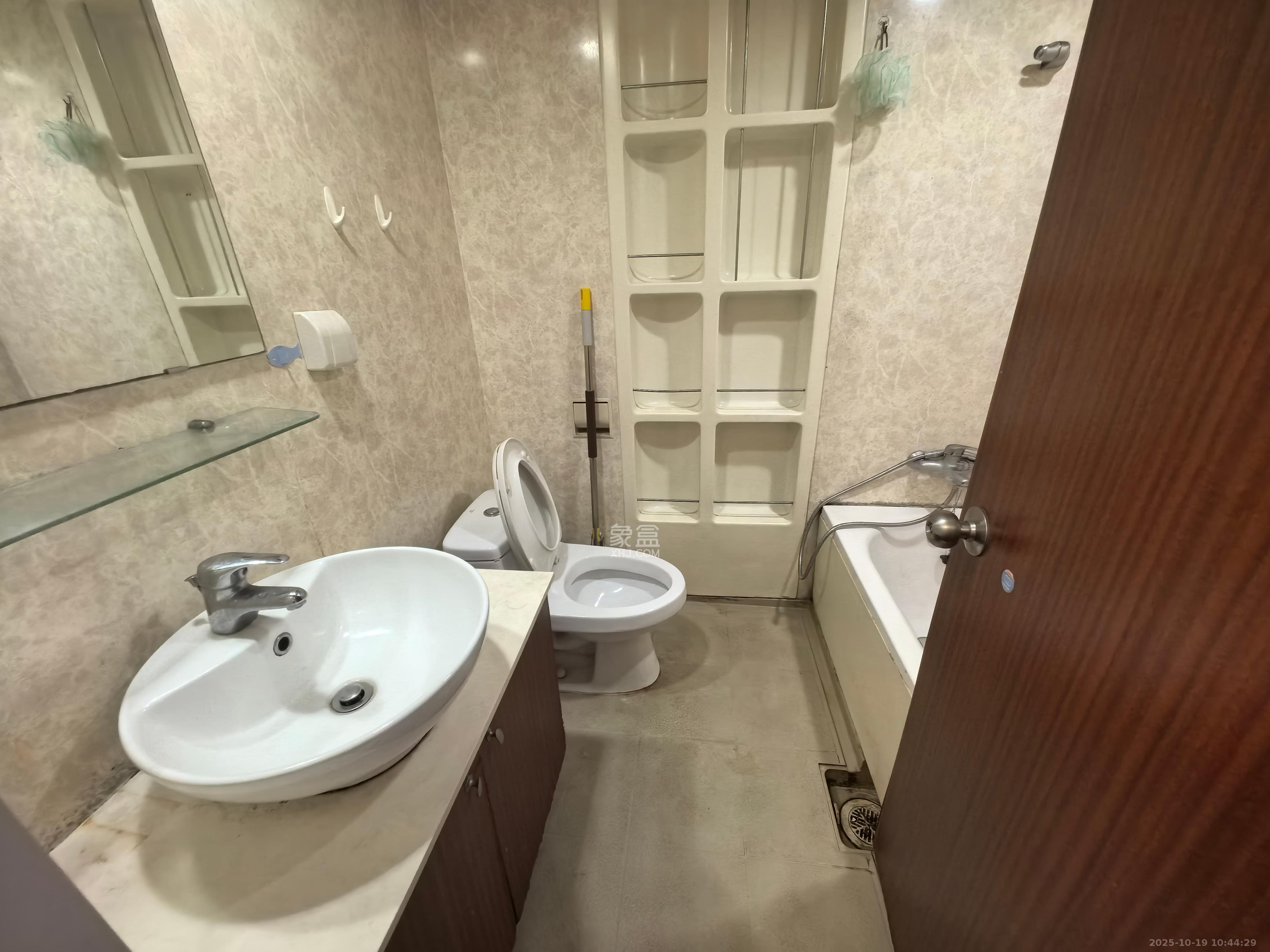 盛世美居荷园  2室2厅2卫    3300.0元/月 盛世美居荷园  2室2厅2卫    3300.0元/月室内图