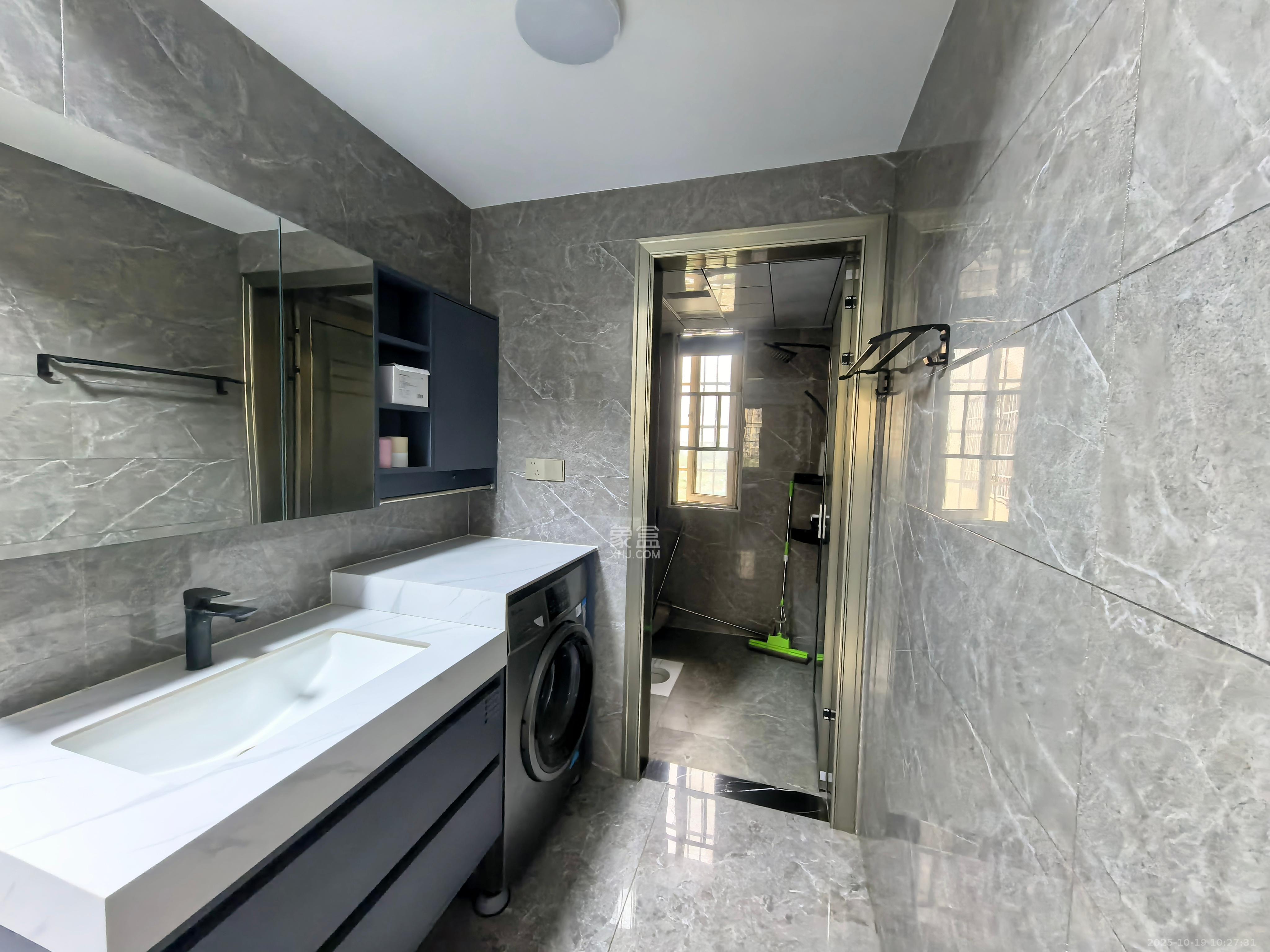 星城新宇川河苑 3室2厅2卫 2400.0元/月 星城新宇川河苑 3室2厅2卫 2400.0元/月室内图